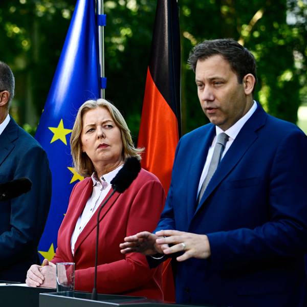 Markus Söder (v.l.n.r.), Friedrich Merz, Bärbel Bas und Lars Klingbeil geben im Garten des Kanzleramtes eine Pressekonferenz nach der Sitzung des Koalitionsausschusses.