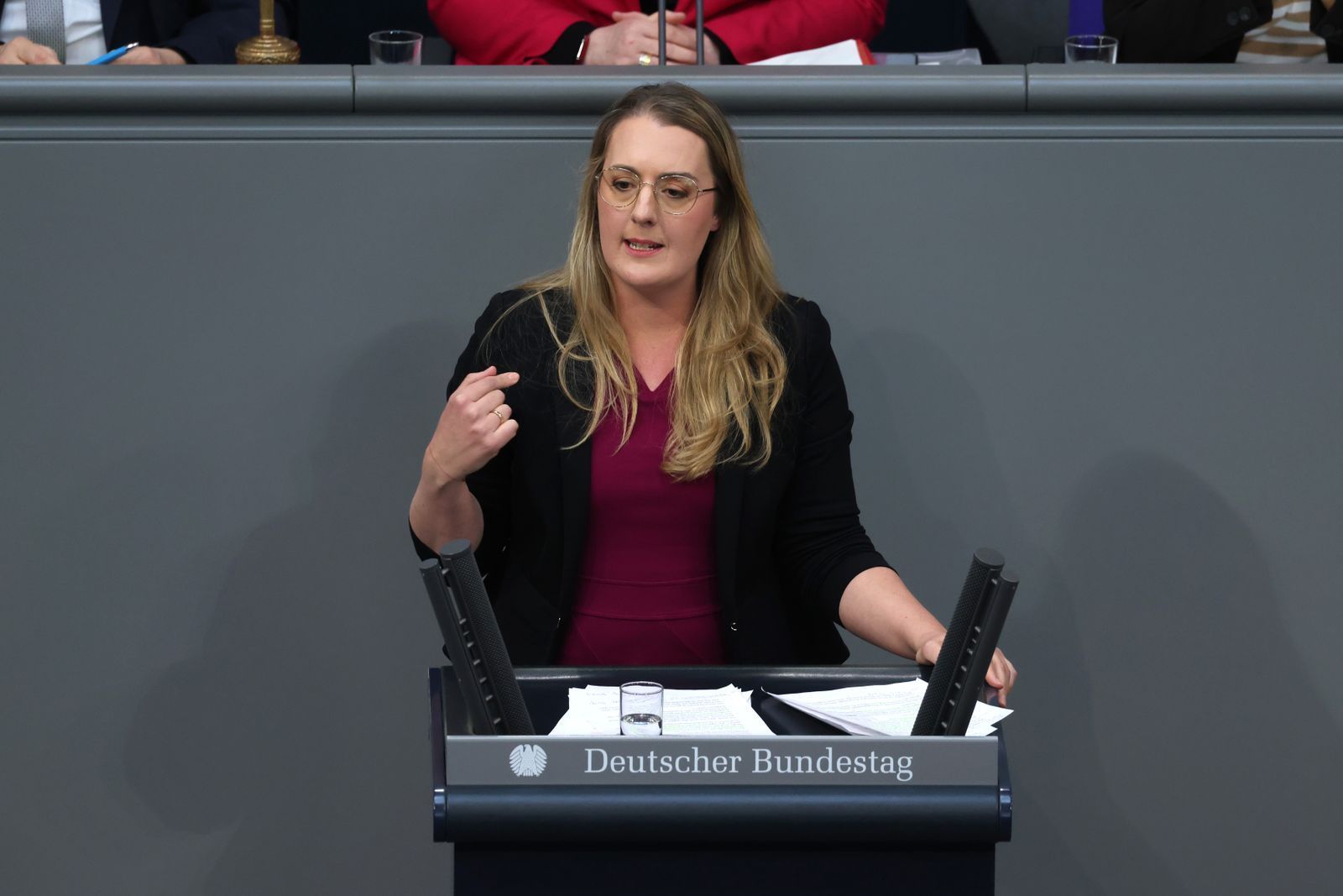 Katharina Dröge hat die geplante Abschaffung der telefonischen Krankschreibung und die Steuerpläne der Koalition scharf kritisiert. (Bild: 2025 Getty Images/Sean Gallup)