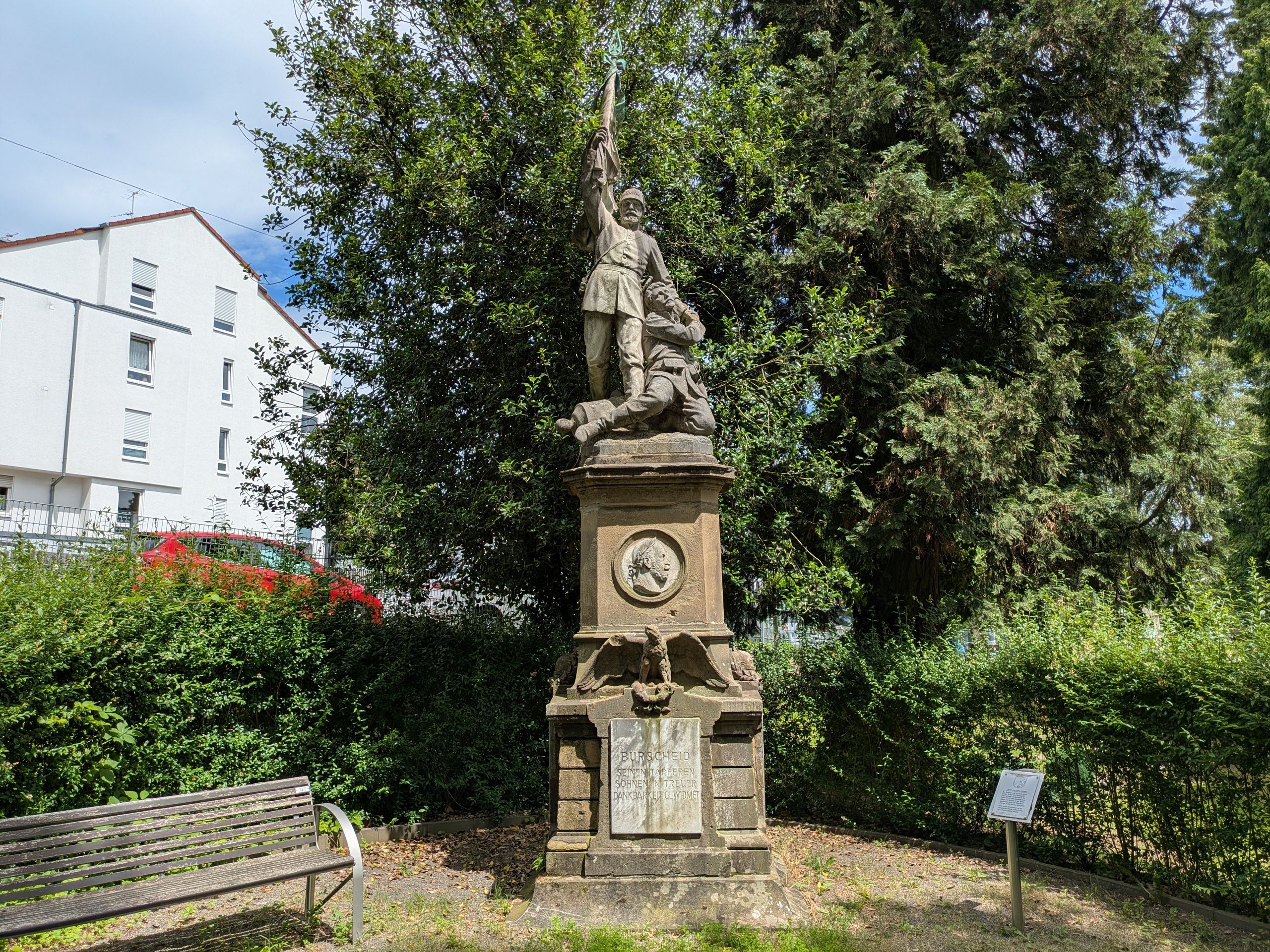 Kriegerehrenmal aus dem 19. Jahrhundert auf dem Friedhof Burscheid