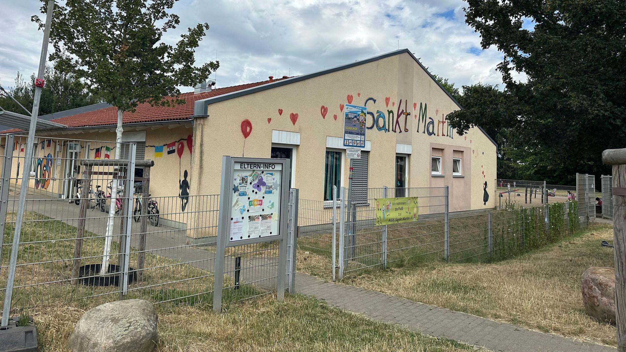 Die Offene Ganztagschule Sankt Martin hat ein eigenes Gebäude an der Schule.