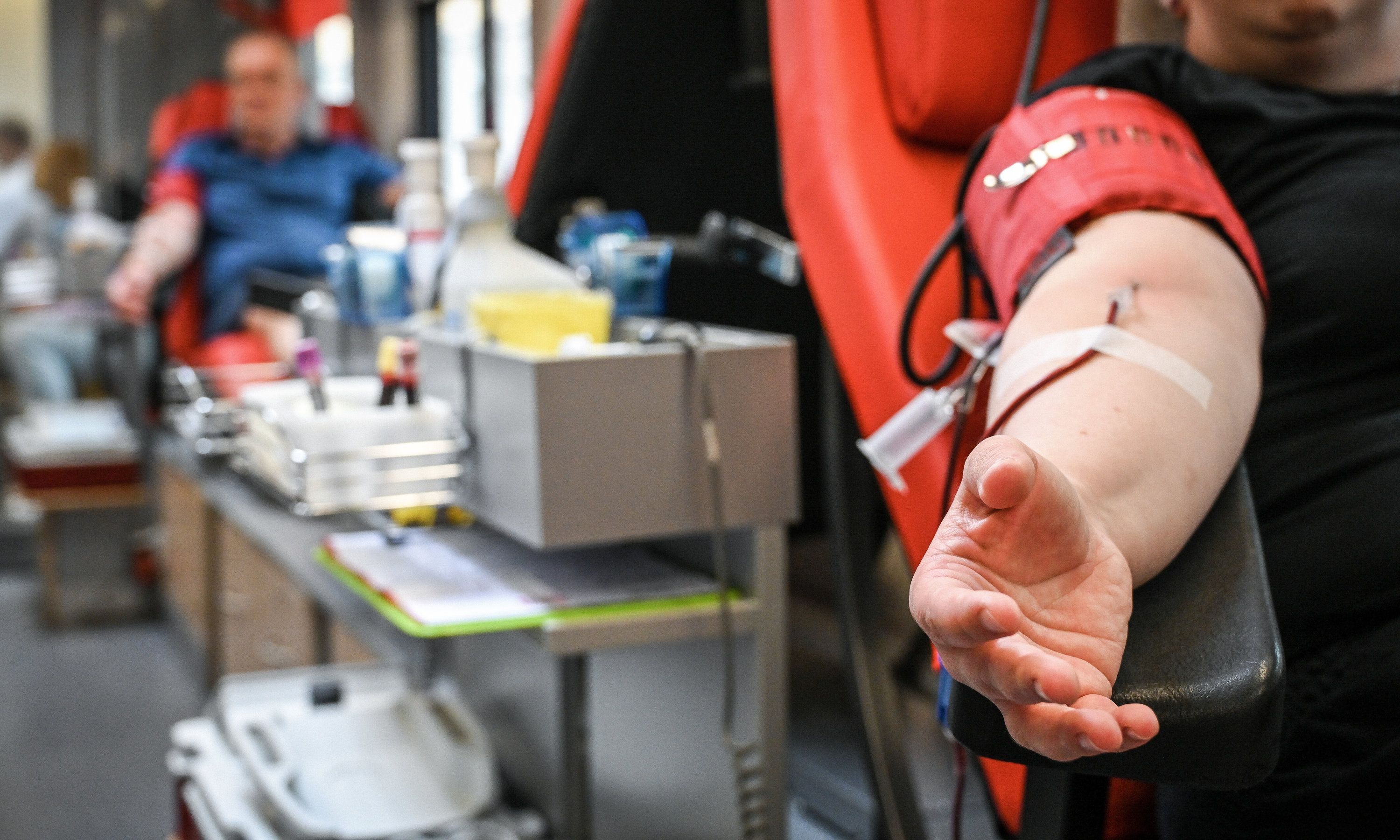 Die Kölner Kliniken benötigen wieder Blutspenden. (Symbolfoto)