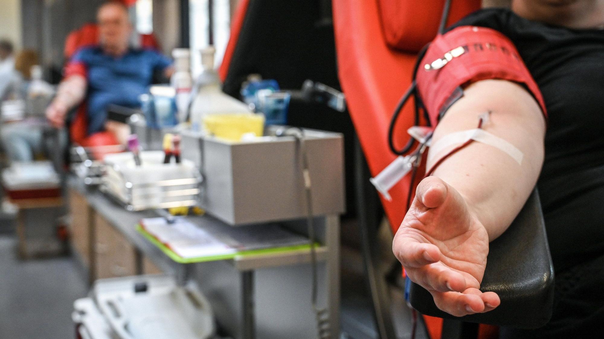 Die Kölner Kliniken benötigen wieder Blutspenden. (Symbolfoto)
