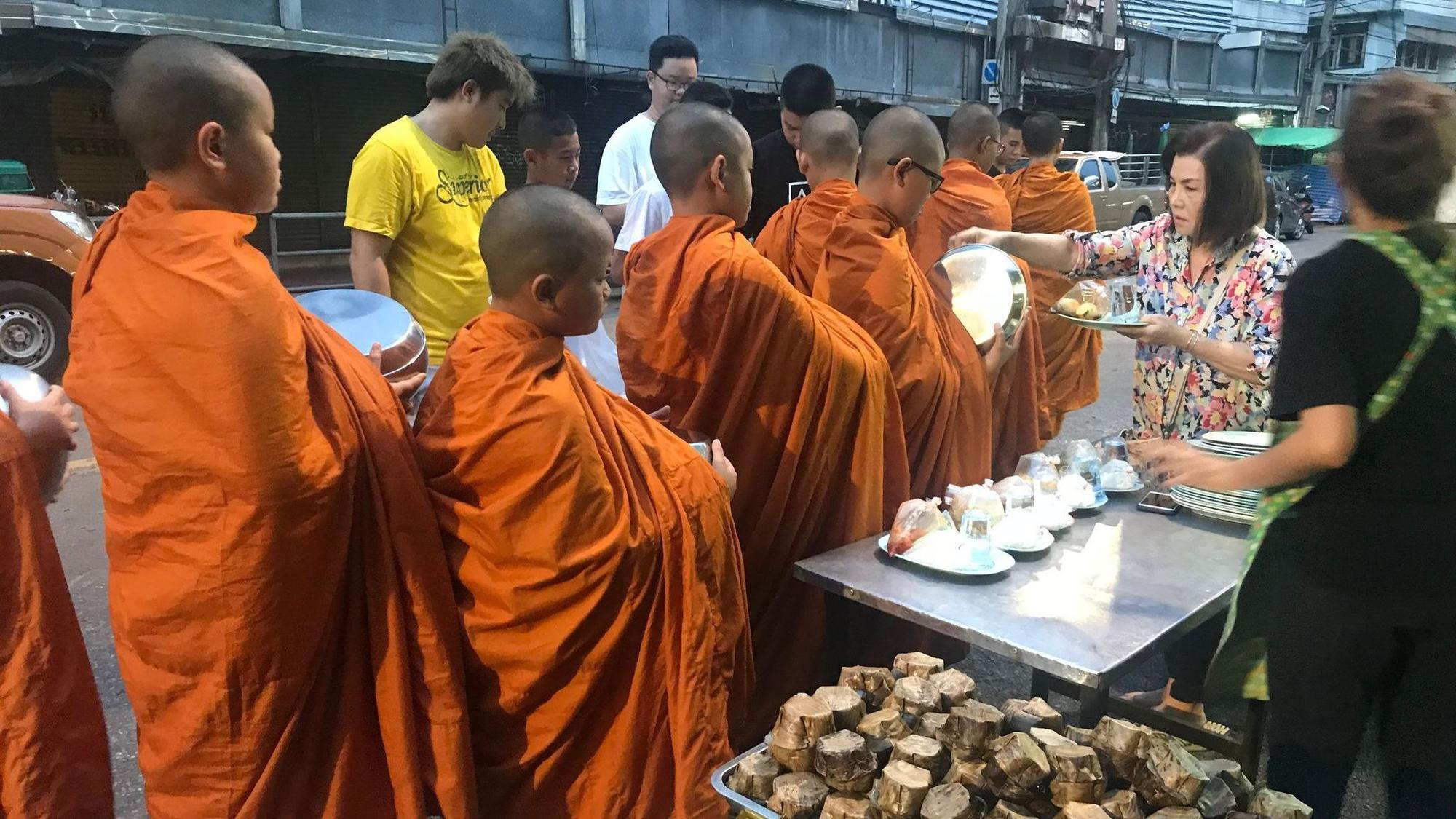 Mönche werden in Thailand tief verehrt. (Symbolbild)