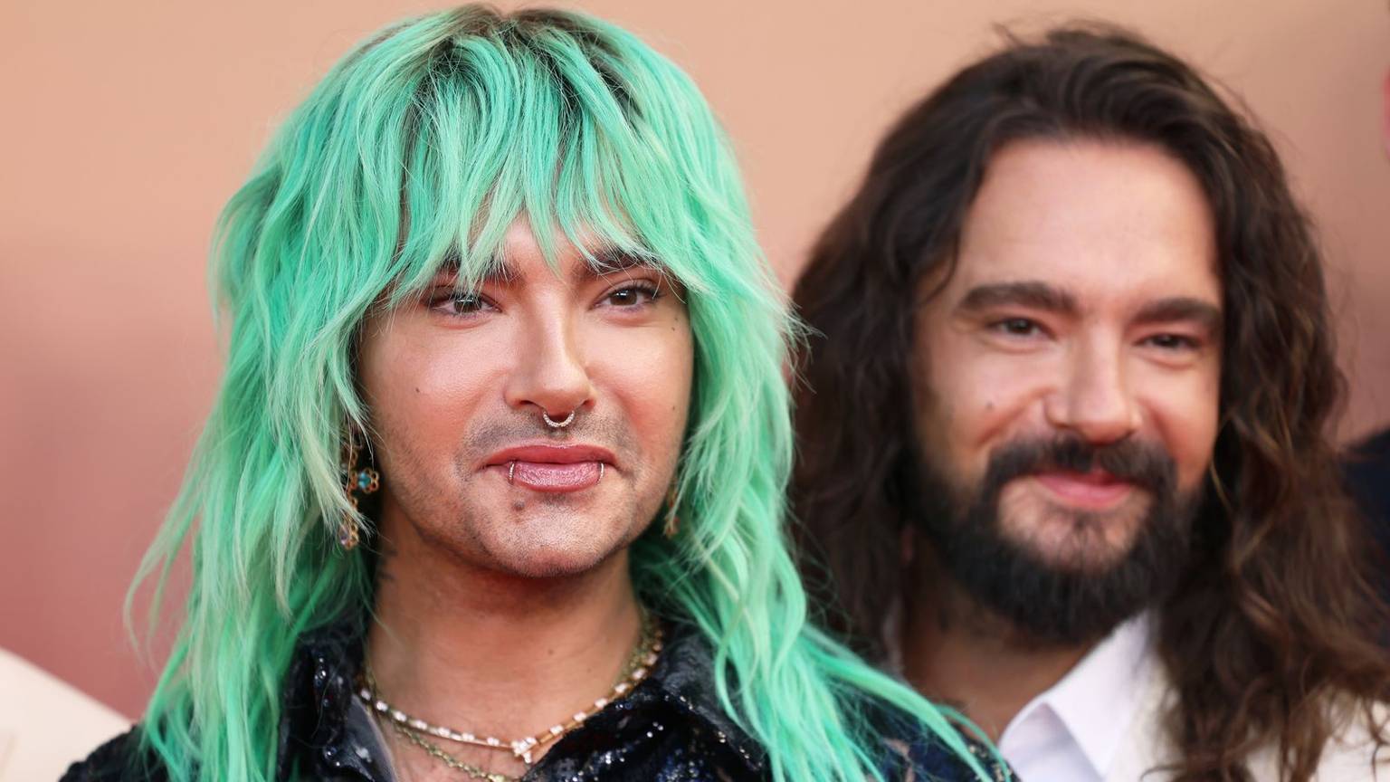 Bill Kaulitz (links) und sein Bruder Tom waren schon früh auf Security angewiesen. (Bild: 2025 Getty Images/Gerald Matzka)
