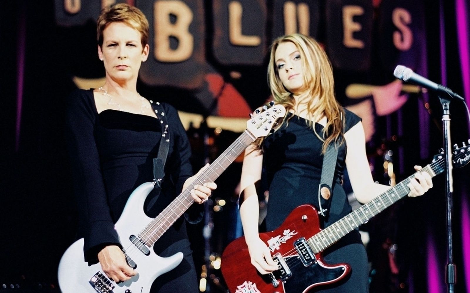 2003 feierte der Kinofilm „Freaky Friday“ Premiere. Die Komödie bedeutete für Lohan, die an der Seite von Jamie Lee Curtis (links) vor der Kamera stand, den endgültigen Durchbruch als Schauspielerin.  (Bild: Sat.1 / Buena Vista Pictures Distribution)