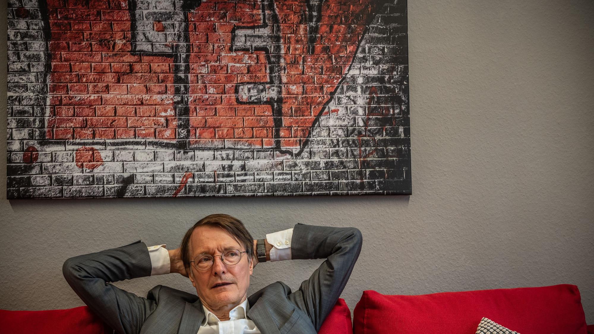 SPD. Karl Lauterbach in Leverkusen.