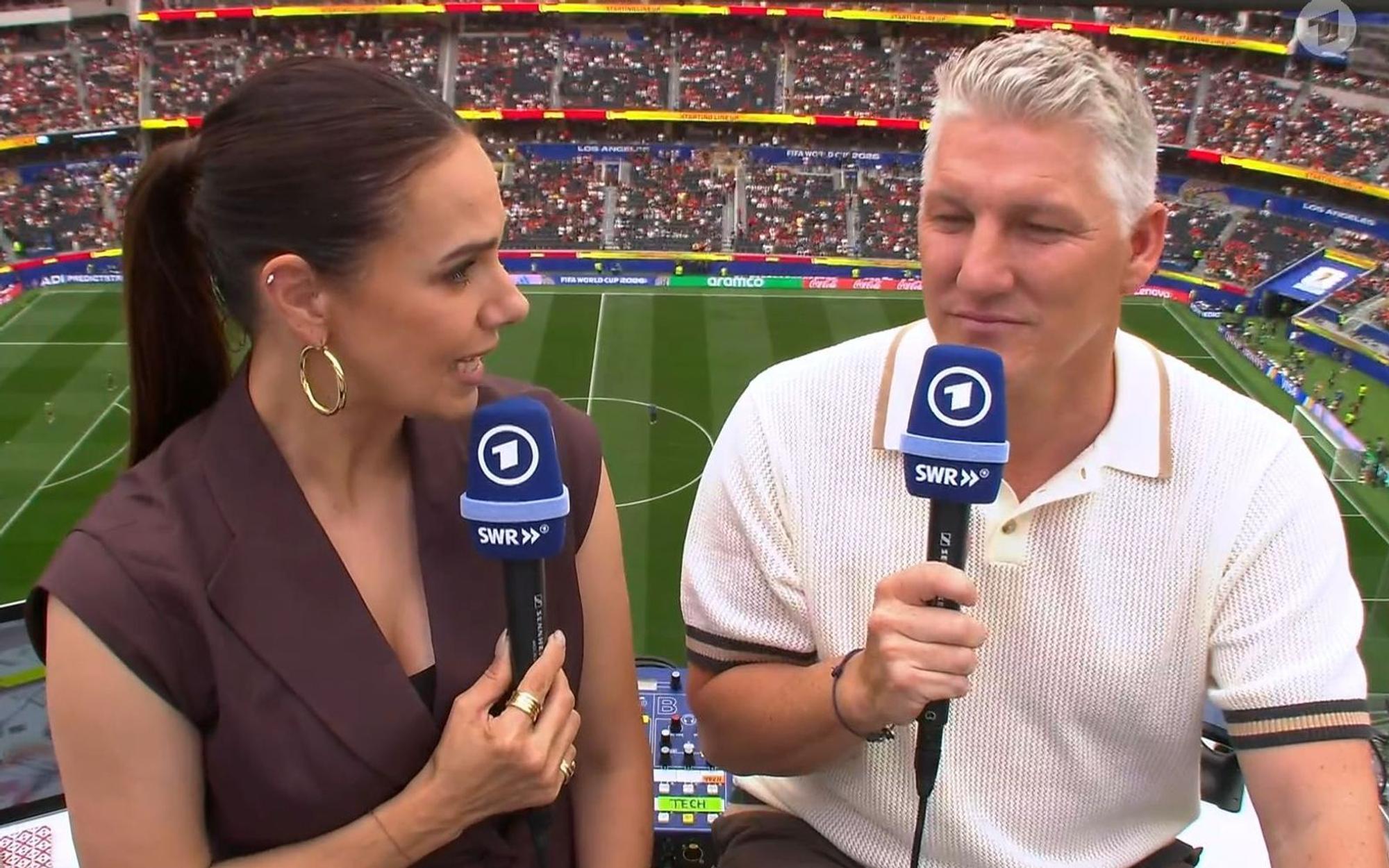 Esther Sedlaczek hat mit Bastian Schweinsteiger in der ARD über eine mögliche Nachfolge von Julian Nagelsmann gesprochen. (Bild: ARD)