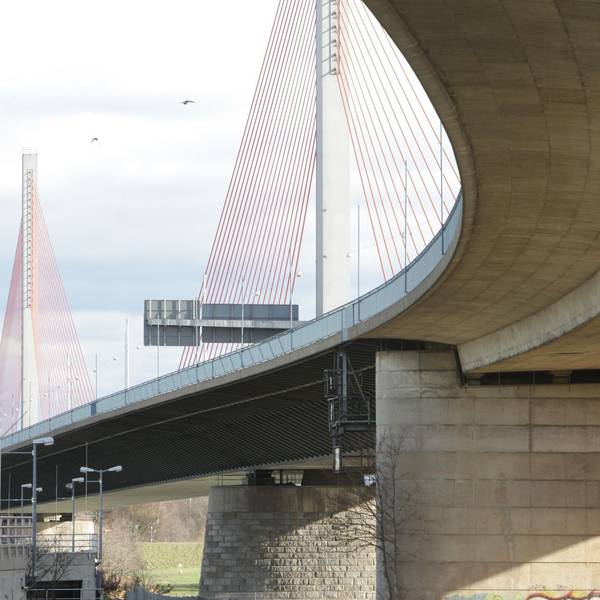 Eine Resolution mit Forderungen im Zusammenhang mit der Sperrung der Bonner Nordbrücke hat der Kreistag Rhein-Sieg jetzt verabschiedet.