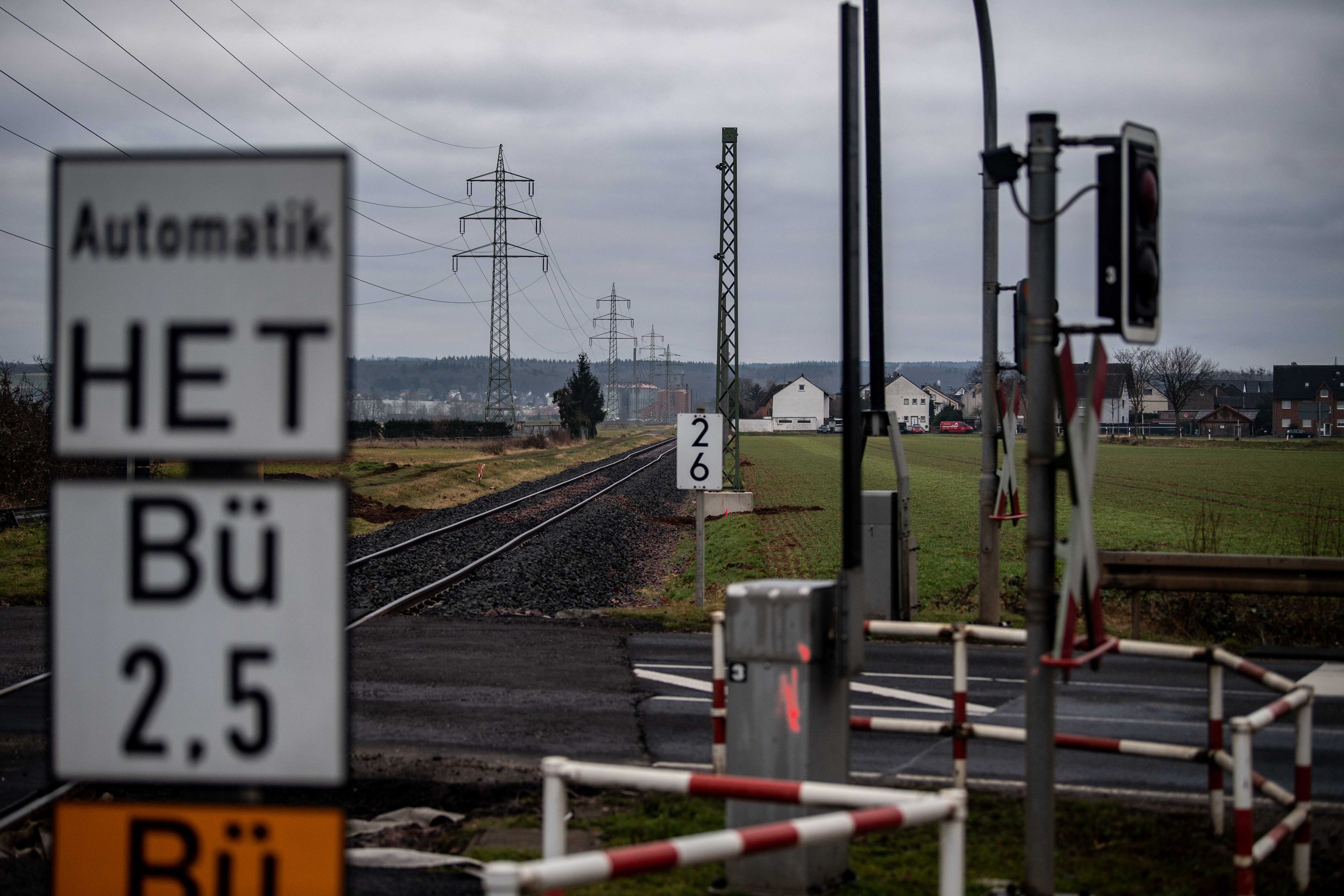 Ein Bahnübergang an der Bahnstrecke zwischen Euskirchen und Bad Münstereifel.