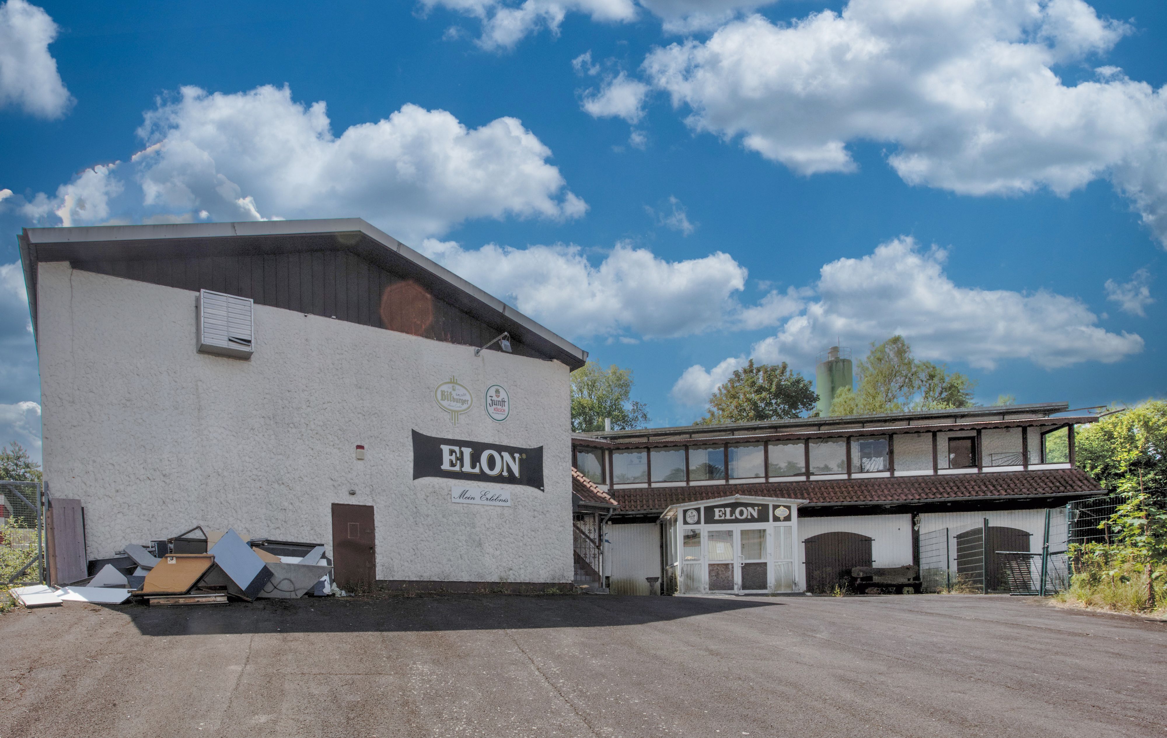 Zuletzt hieß der Waldbröler Partykomplex „Elon“. Doch wer in der Marktstadt leuchtende Augen sehen will, der spricht besser vom „Flash“ an der Robert-Bosch-Straße.