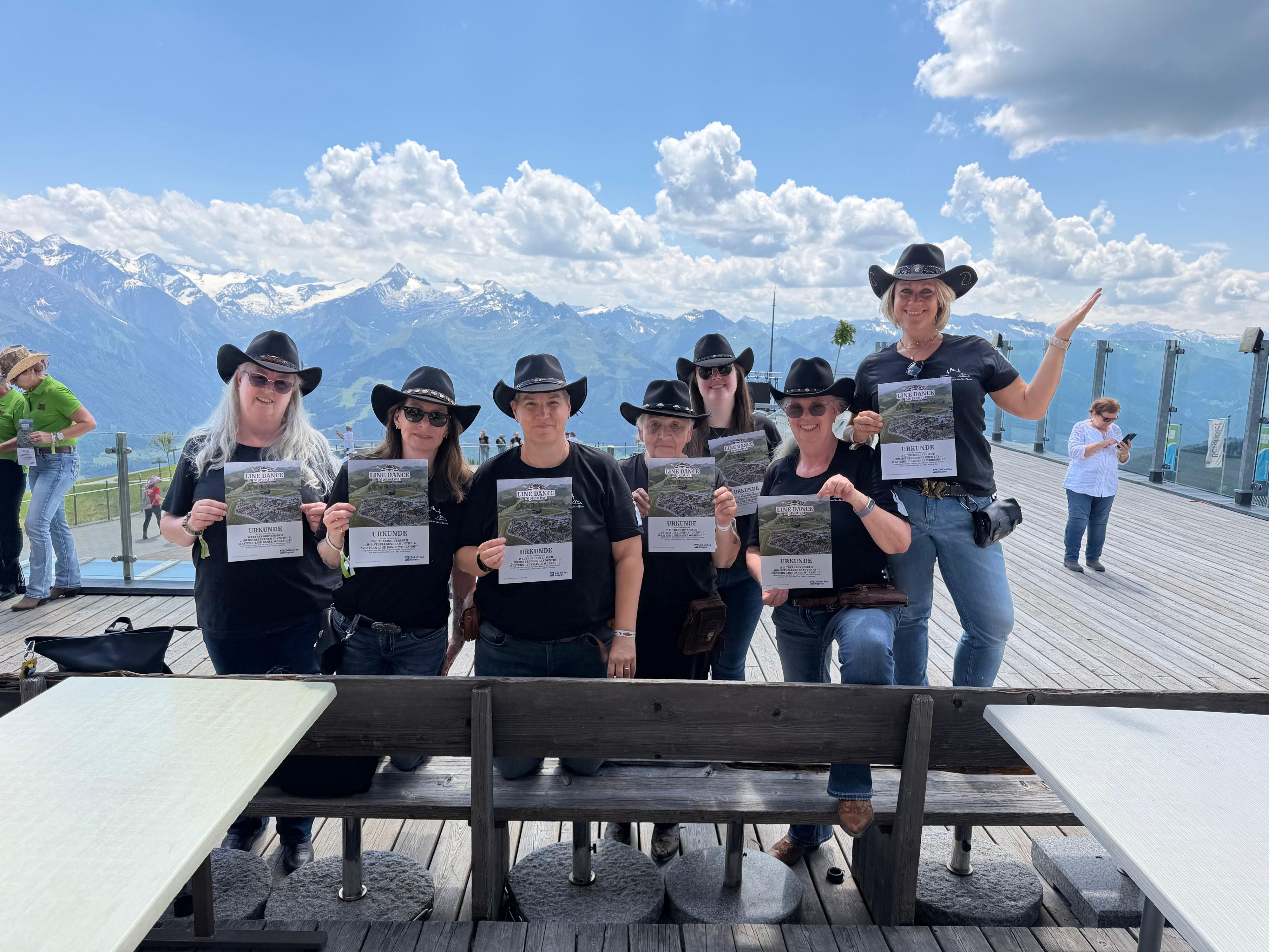 Das sind die „Owls on rail“:

Conny, Christiane Tantarn, Kerstin Schulze, Hella Riechert, Hannah, Inge Bay (Trainerin)
Denise Dembeck.