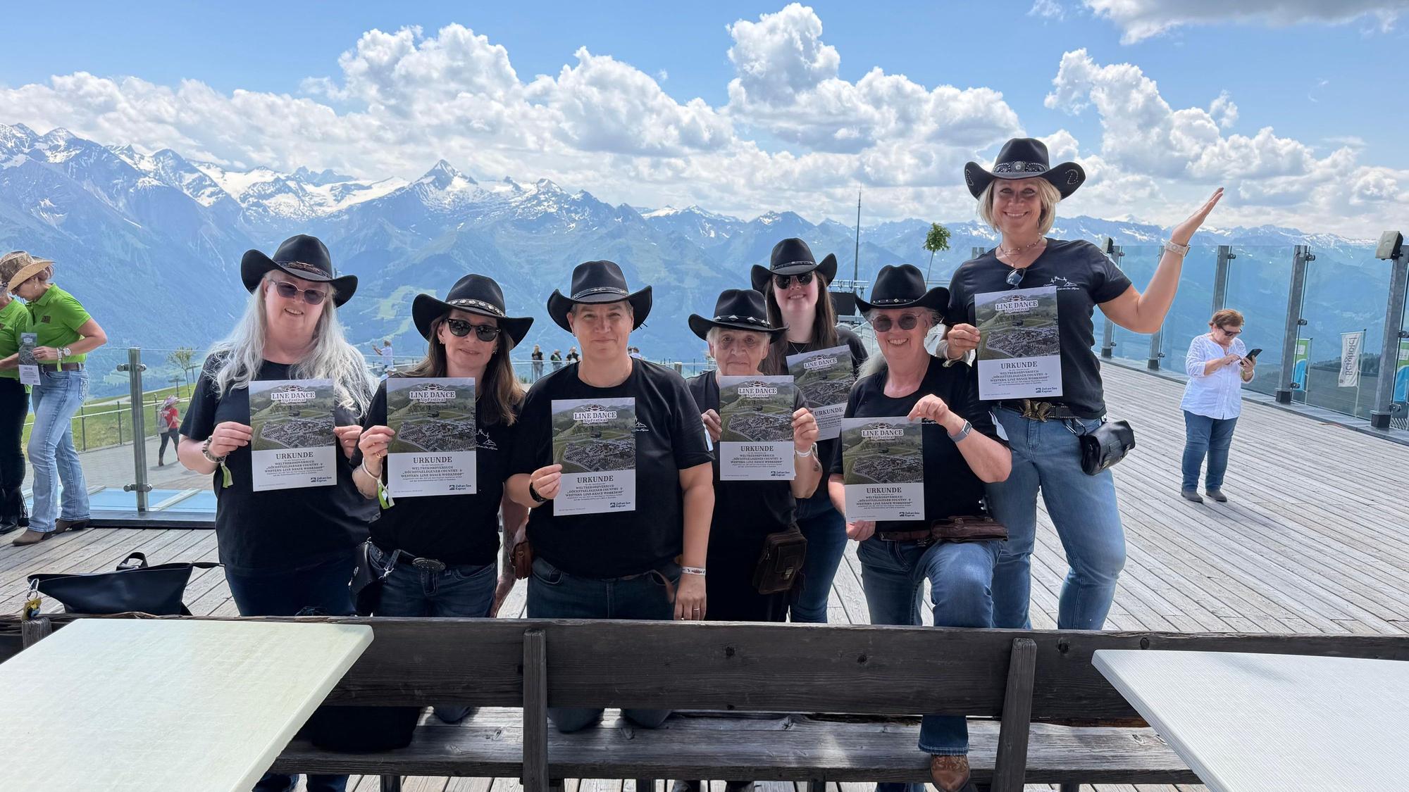 Das sind die „Owls on rail“:
Conny, Christiane Tantarn, Kerstin Schulze, Hella Riechert, Hannah, Inge Bay (Trainerin)
Denise Dembeck.