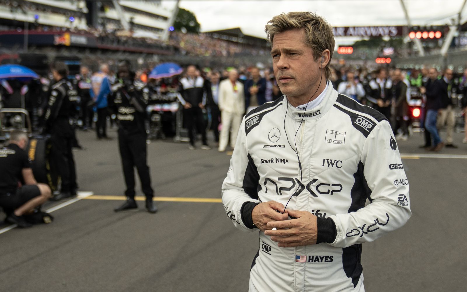 Nur acht Kinofilme waren 2025 kommerziell erfolgreicher als „F1 - Der Film“. Die Hauptrolle verkörpert Brad Pitt. (Bild: Warner Bros. Pictures/Apple Original Films)