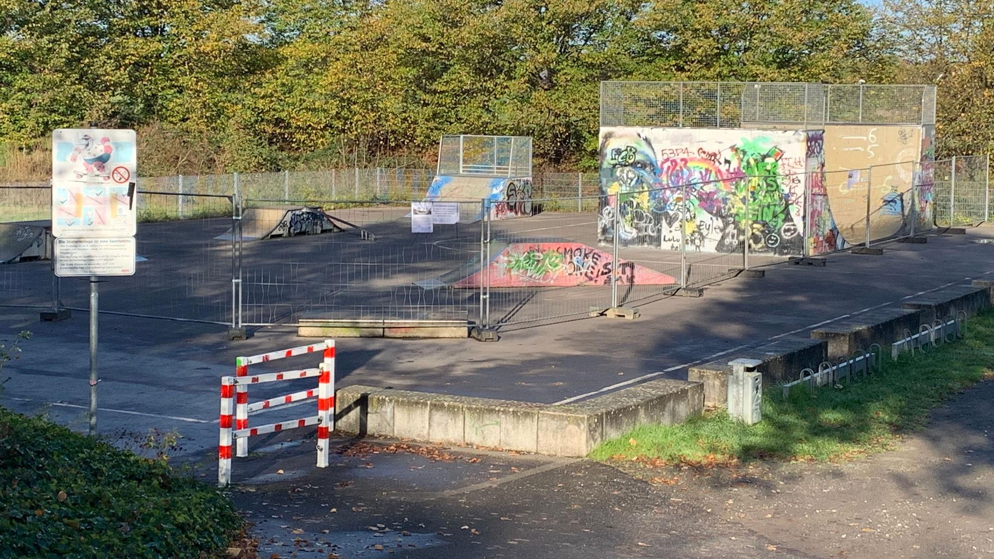 So sah der alte Skaterpark aus, der wegen Sicherheitsmängeln geschlossen werden musste. Unter anderem war die Halfpipe baufällig.