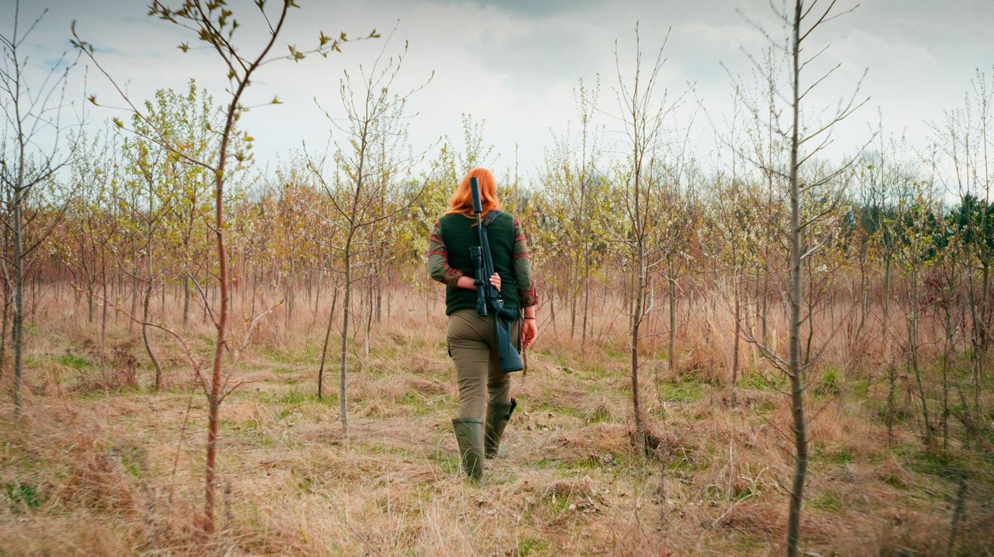 In einem Selbstversuch schleust sich ARD-Reporterin Lisa in einen Jagd-Crashkurs. Die Bedingungen, die dort herrschen schockieren. (Bild: SWR/team.recherche)