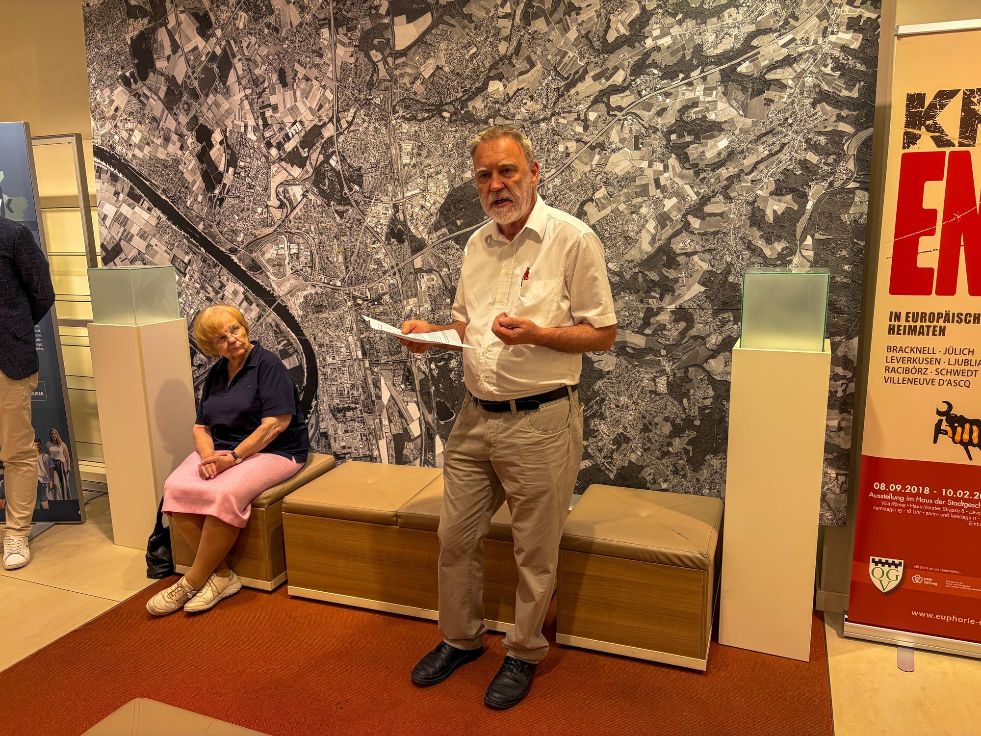 Martin Krampf, der OB Stefan Hebbel vertrat, sieht die Geschichtsgalerie als „Ort der Begegnung“.