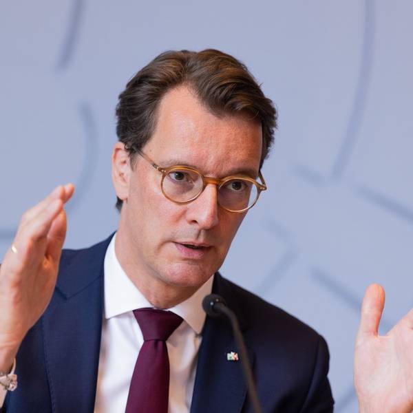 Hendrik Wüst (CDU), Ministerpräsident von Nordrhein-Westfalen, äußert sich in der Landespressekonferenz im Landtag zu aktuellen politischen Themen.