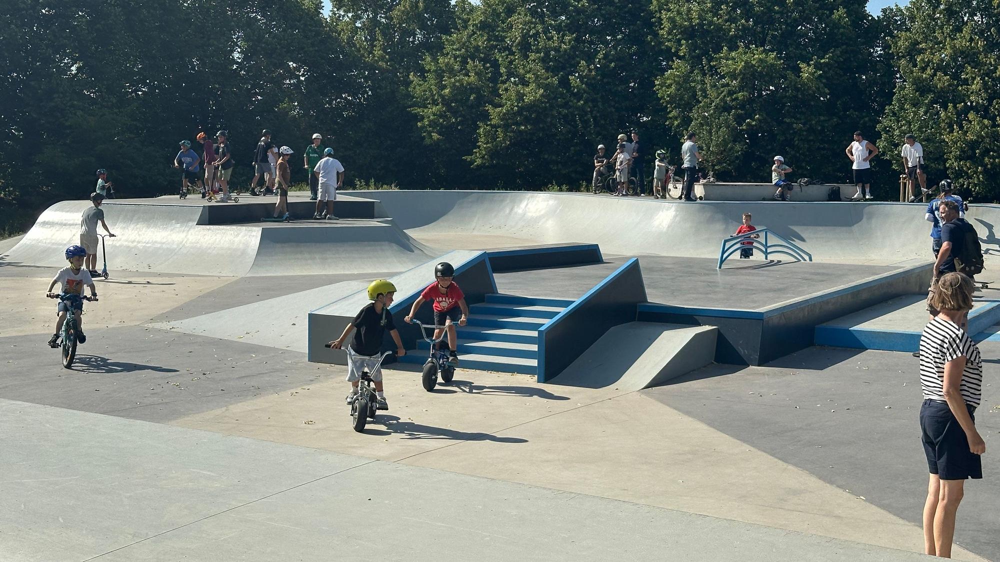 Nicht nur Skatebords auch BMX-Räder dürfen auf Skatepark fahren.