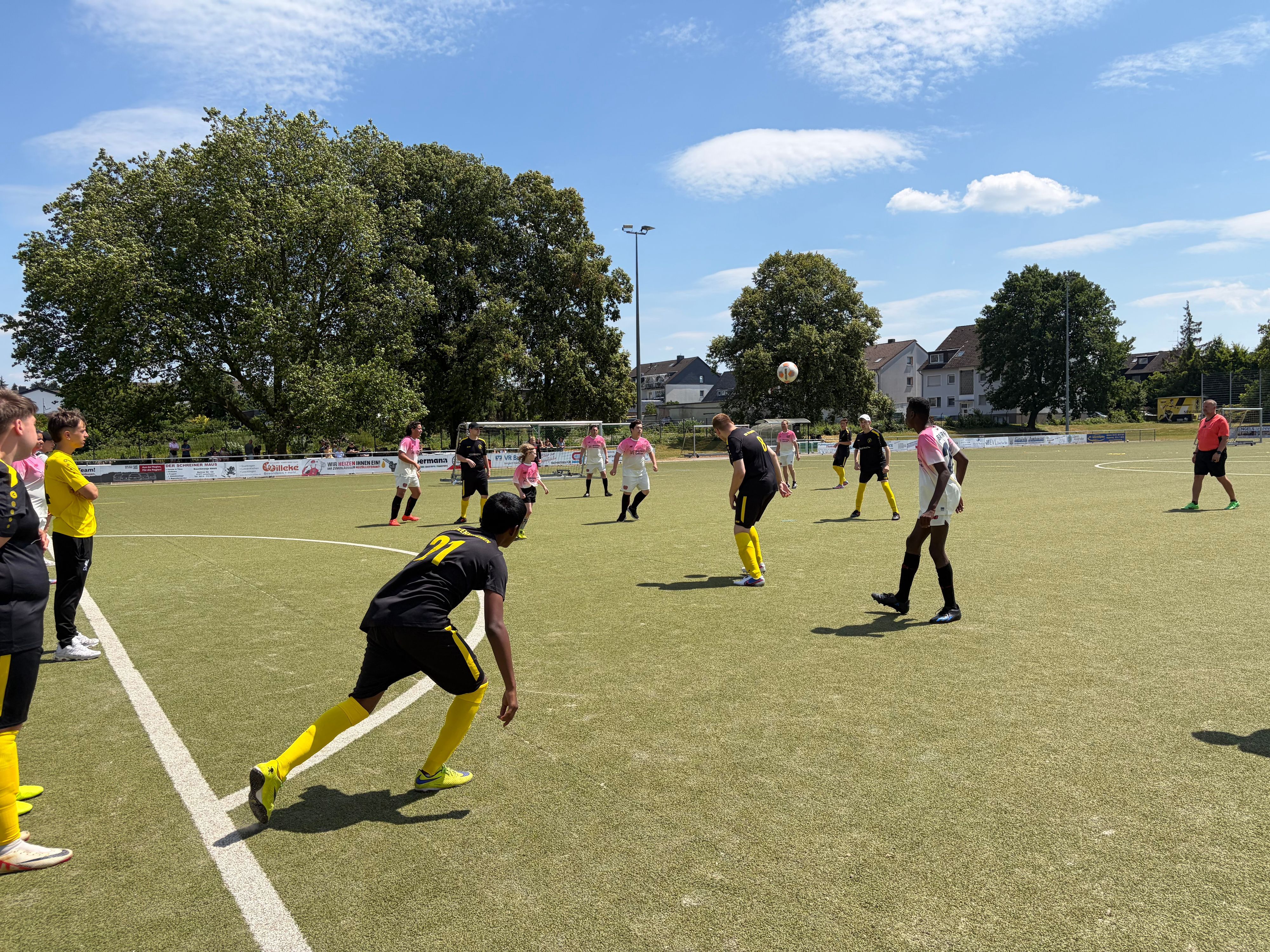 Die inklusiven Mannschaften des SSV Lützenkirchen und von Bayer 04 trafen aufeinander.