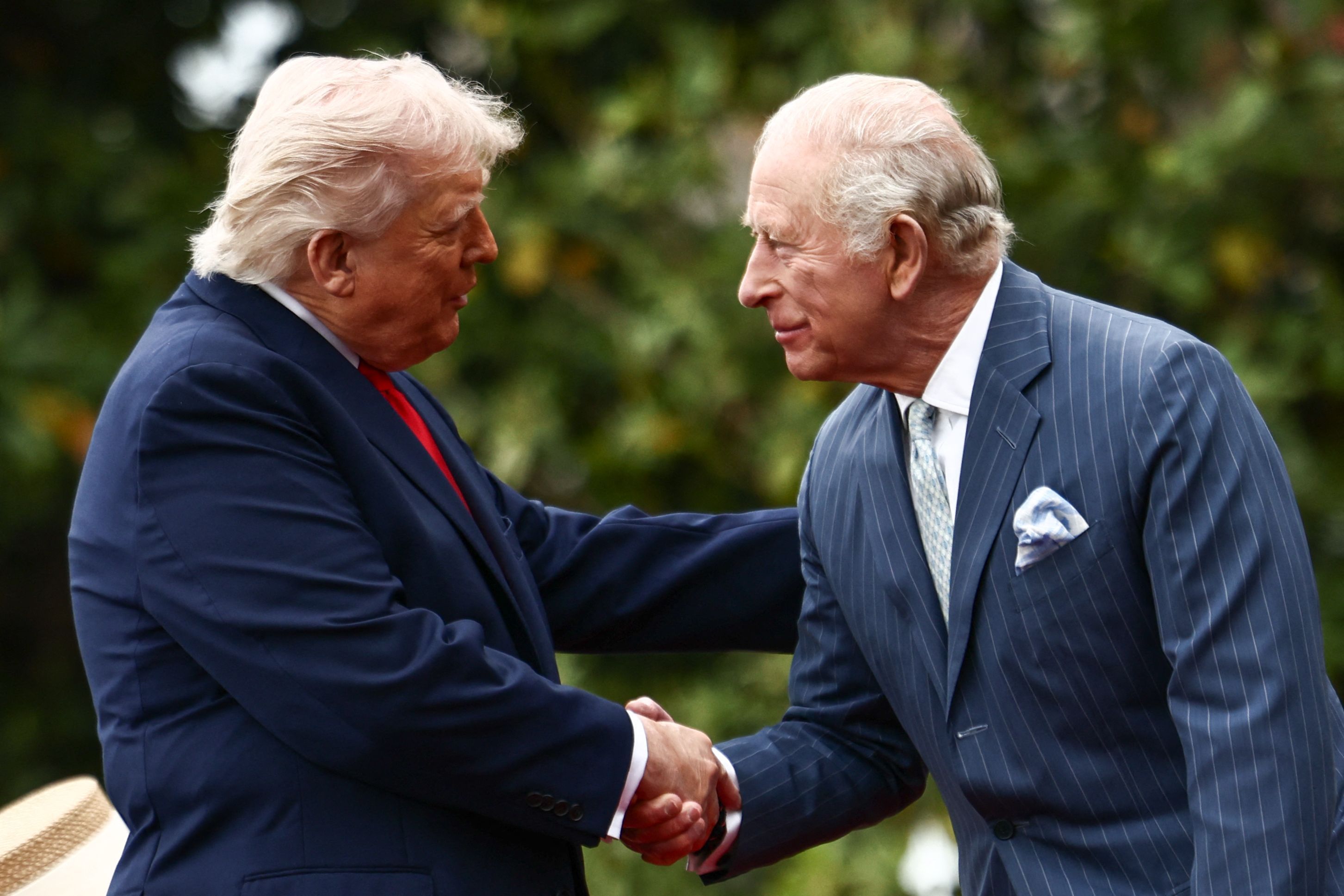 Donald Trump (l.) und König Charles III. im April 2026 in Washington