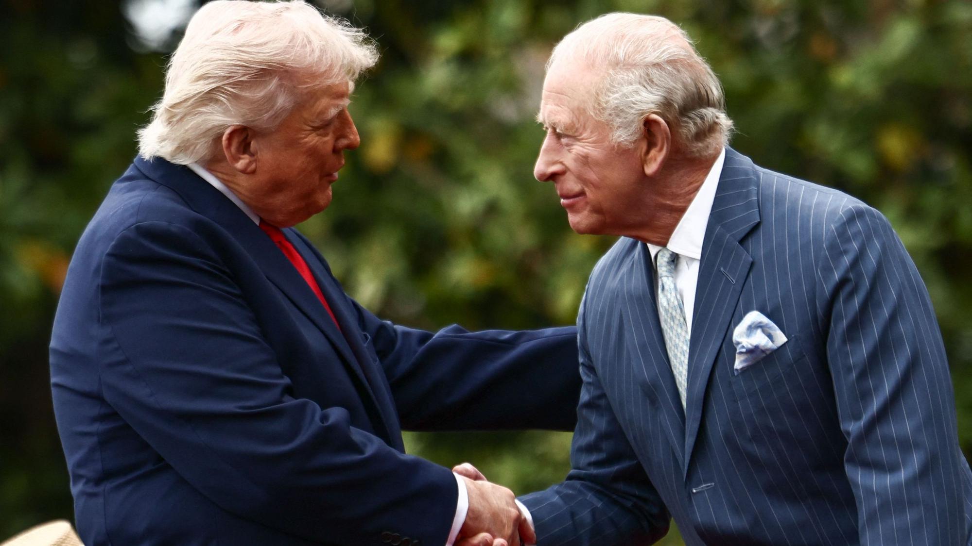 Donald Trump (l.) und König Charles III. im April 2026 in Washington