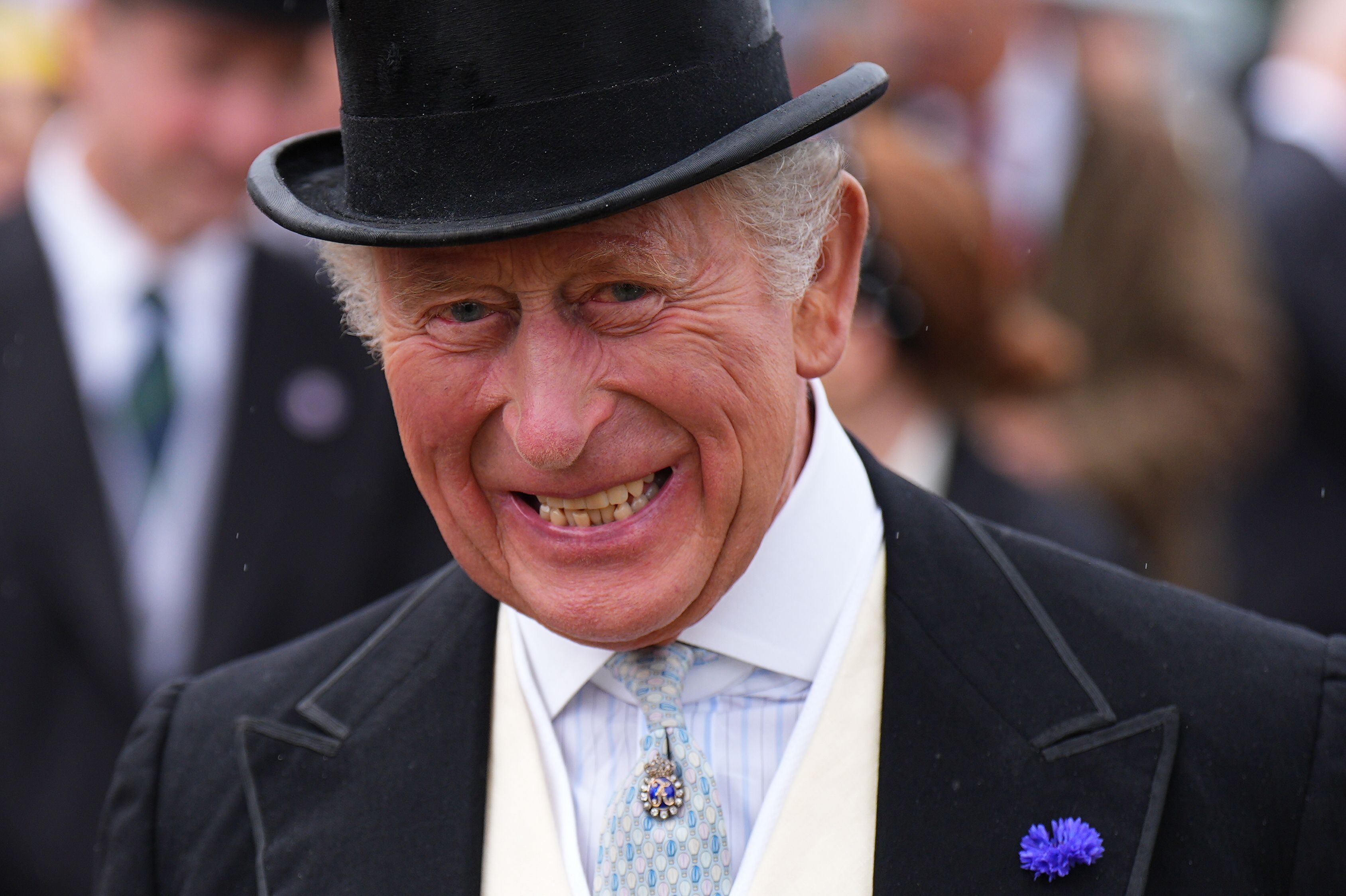 Der britische König Charles III. bei einer Gartenparty im Holyroodhouse-Palast anlässlich der Holyrood-Woche.