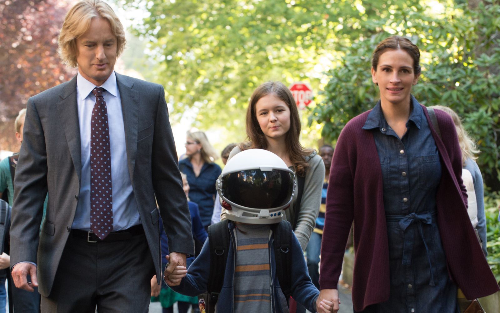 Nachdem seine Eltern Nate (Owen Wilson) und Isabel (Julia Roberts) Auggie (Jacob Tremblay) bisher eher vor der Außenwelt versteckt haben, soll er nun auf eine öffentliche Schule gehen. (Bild: SAT.1 / Studiocanal GmbH / Dale Robinette)
