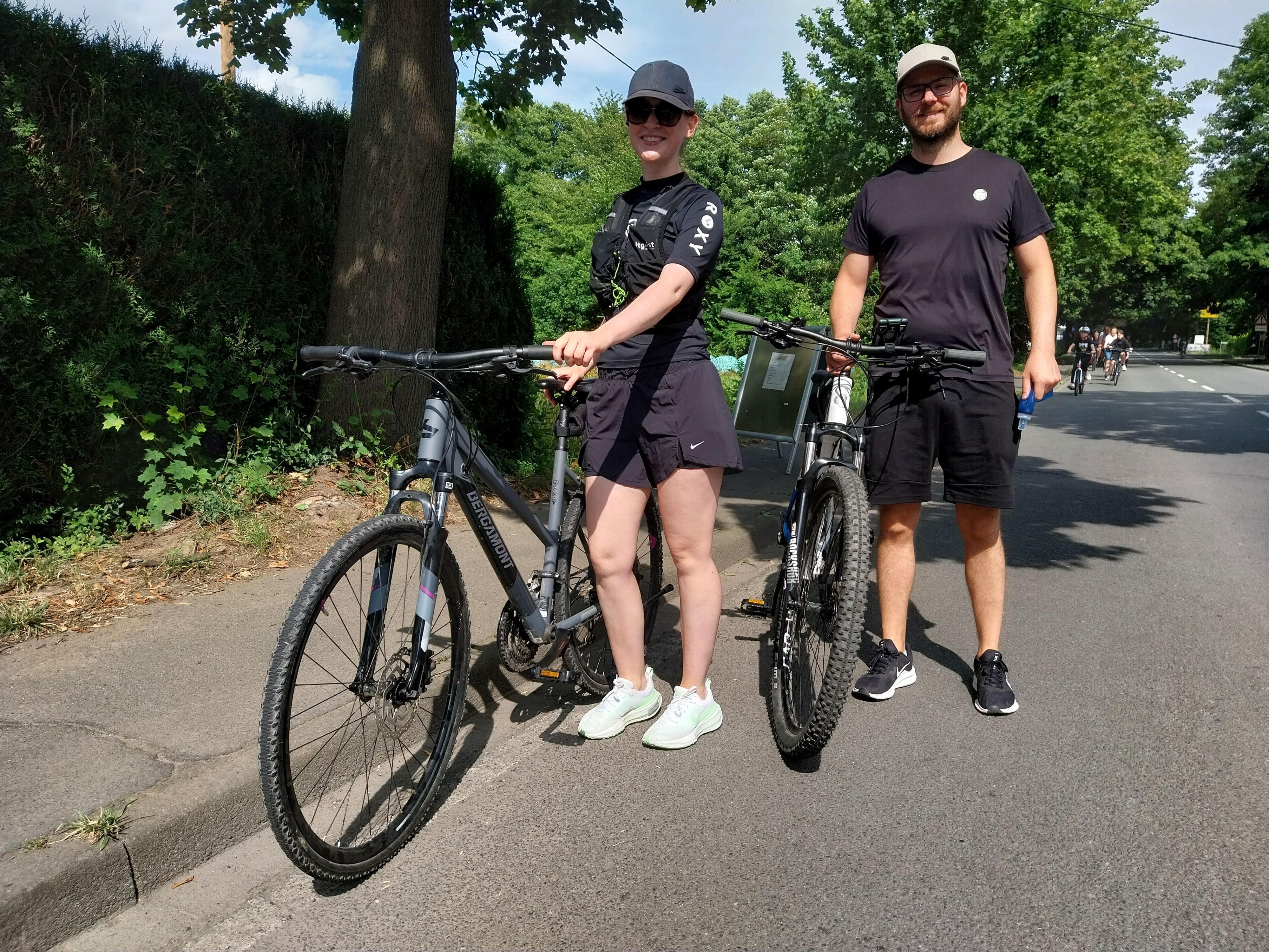 Siegtal pur 2026: Bei Annika Becker und Kevin Klingenmaier aus Neunkirchen-Seelscheid ist die Luft raus: Nicht aus den Rädern, aber körperlich.