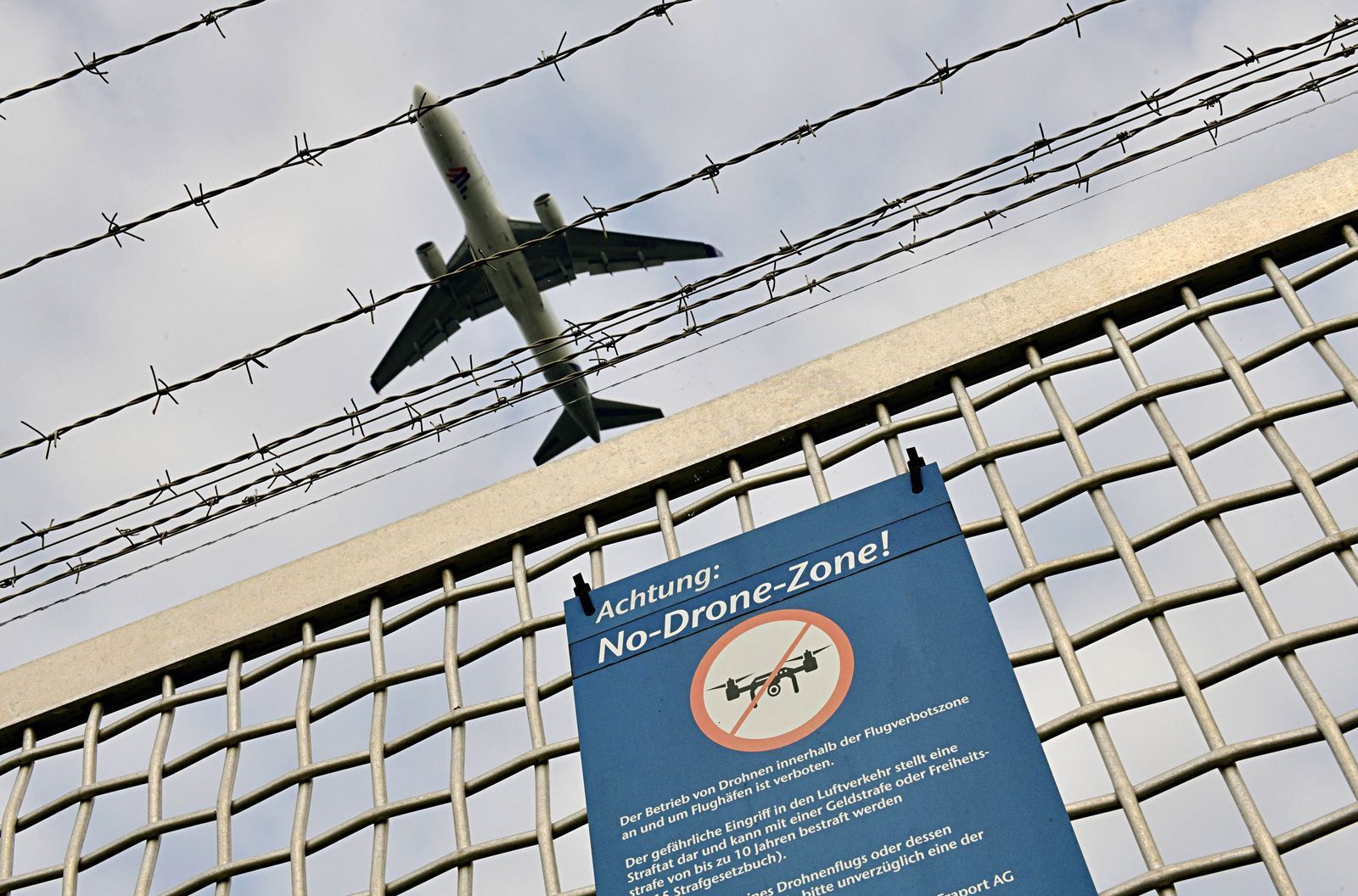 Wie sind deutsche Flughäfen vor russischen Angriffen etwa durch Drohnen geschützt? 2025 gab es über 200 gefährliche Flugbehinderungen. (Bild: ARTE/Daniel Kubirski)