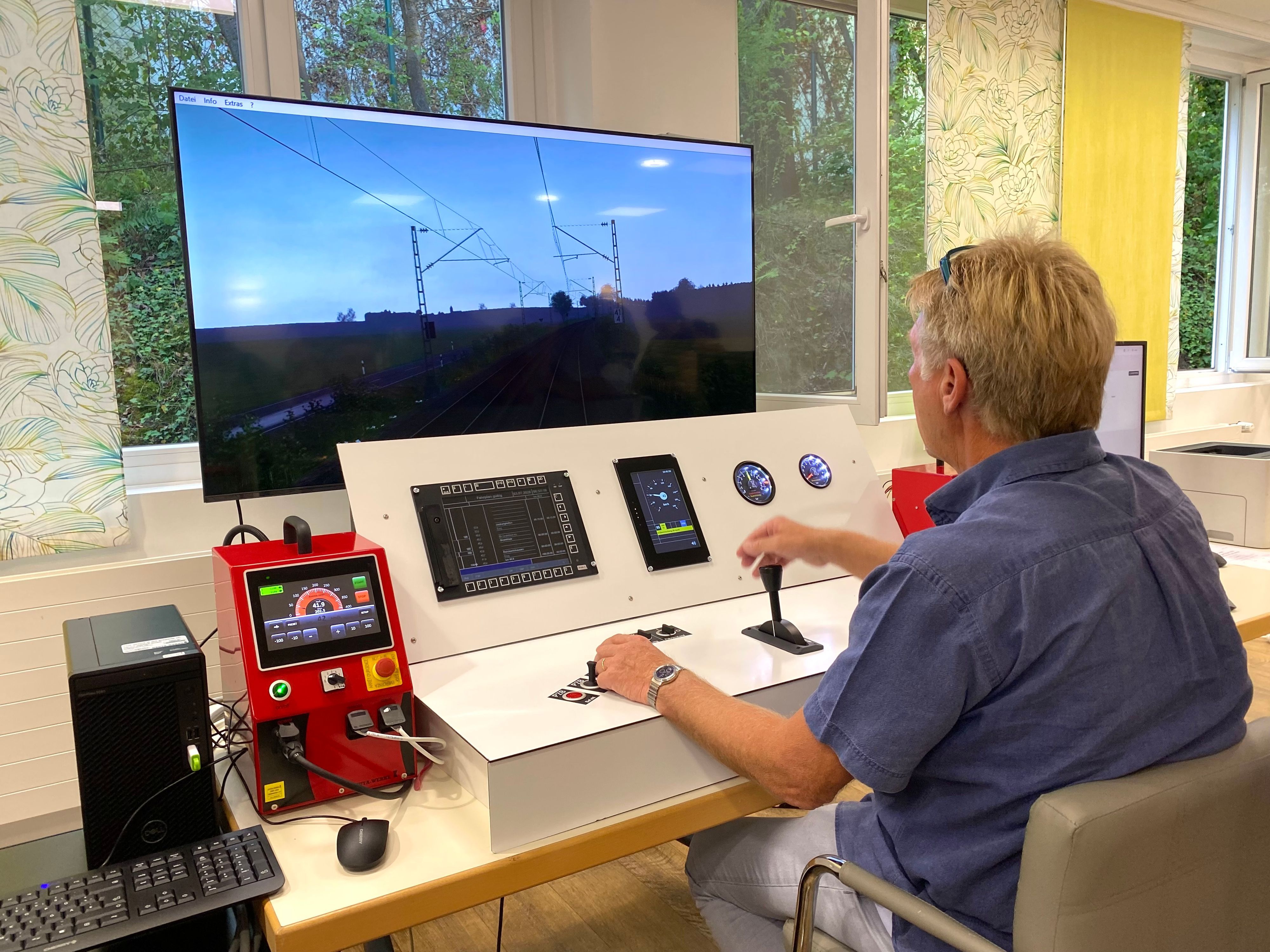 Blick auf einen Simulator für Lokomotiven bei den Deuta-Werken in Bergisch Gladbach