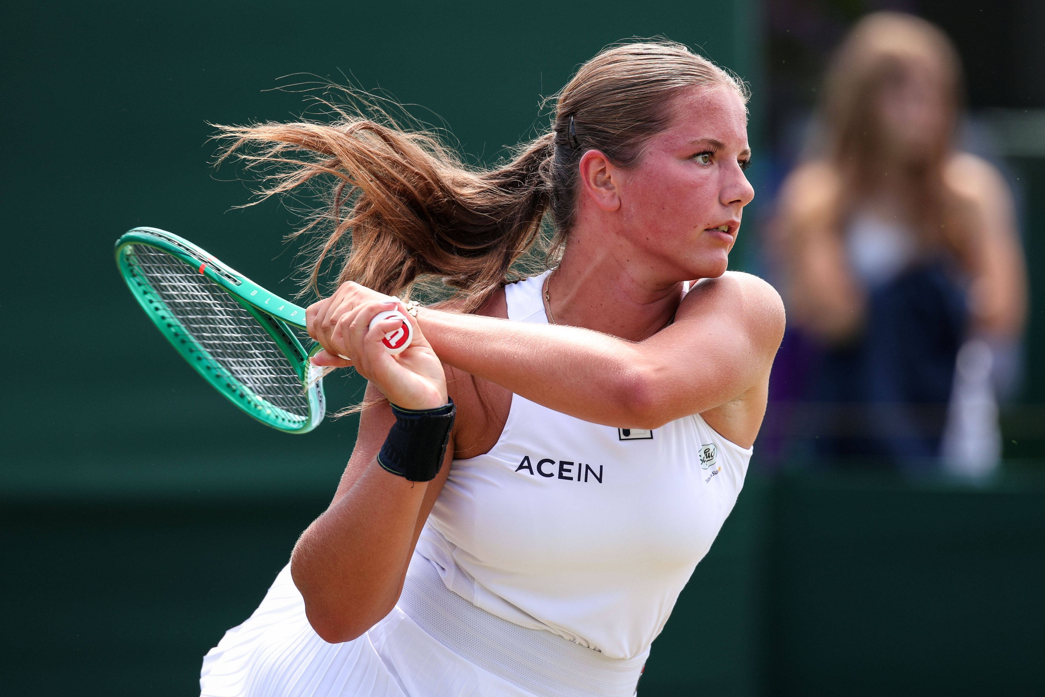Ida Wobker in Wimbledon auf dem Rasen.
