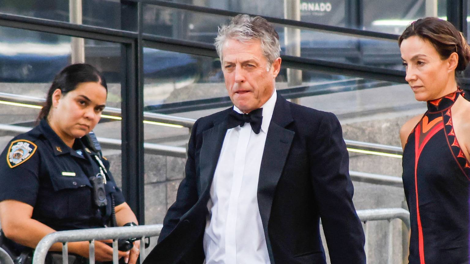 Der britische Schauspieler Hugh Grant durfte an der Hochzeit von Taylor Swift und Travis Kelce teilnehmen.