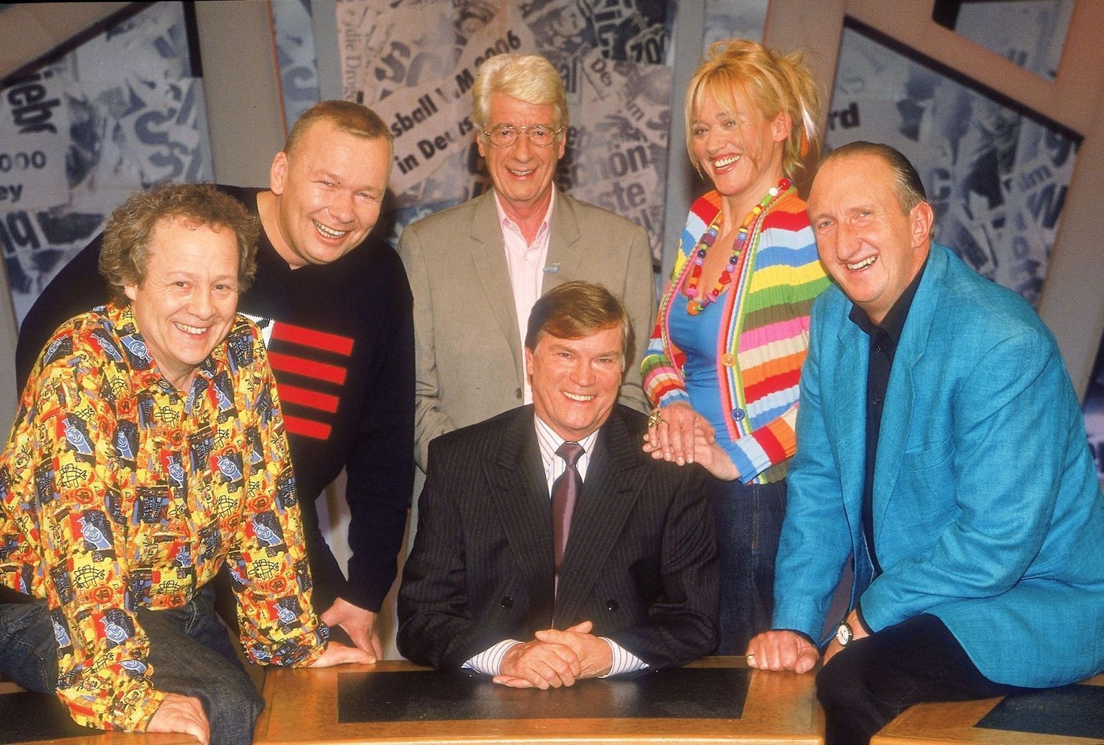 Im September 2002 war Rudi Carrell zum letzten Mal im Team von „7 Tage - 7 Köpfe“. Zuletzt produzierte er die Show nur noch. Von links: Kalle Pohl, Bernd Stelter, Rudi Carrell, Jochen Busse, Gaby Köster und Mike Krüger. (Bild: RTL / teleschau-Archiv)
