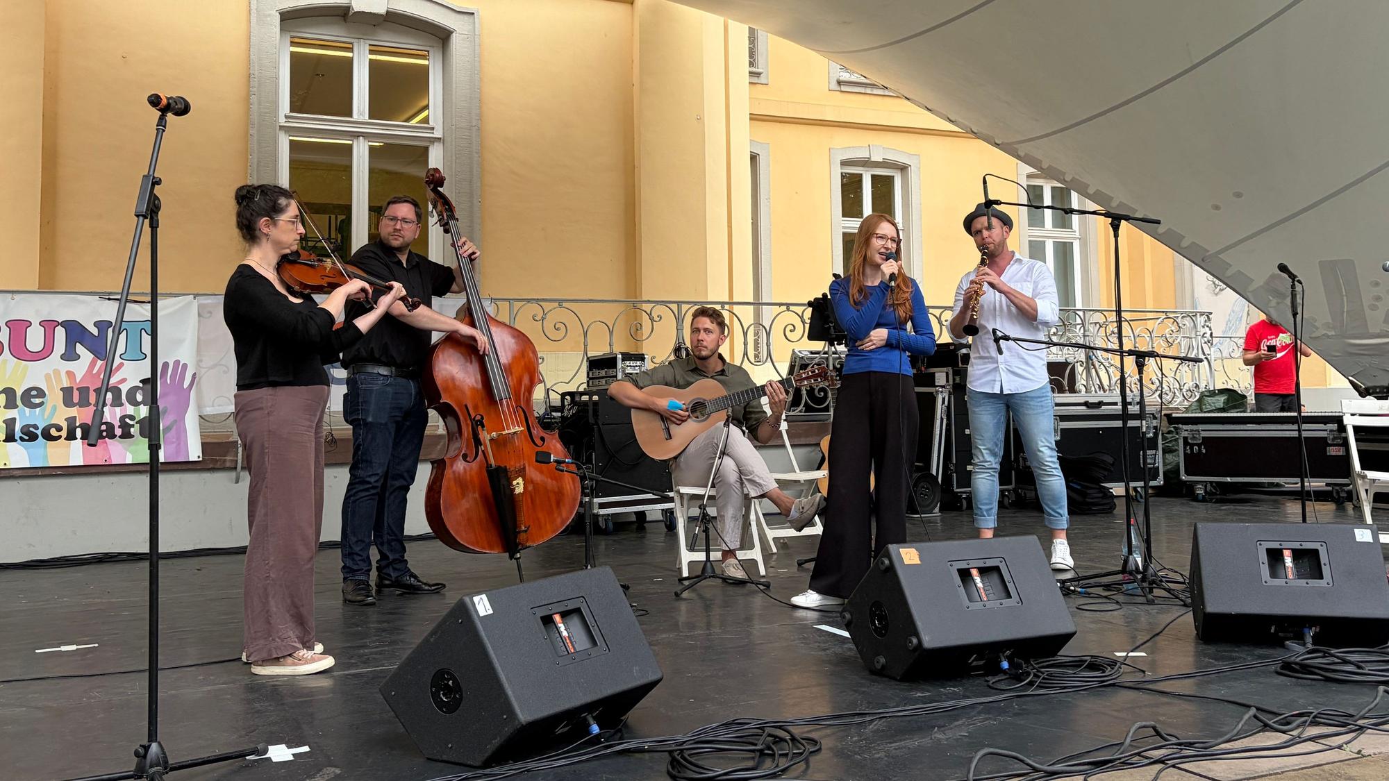 Die Musikgrupe „Crazy Freilach“ sorgte am Europafest mit jiddischer Musik für gute Stimmung.