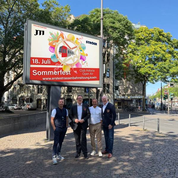 V.l.: Musiker Torben Klein, Manager und Politiker Hendrik Biergans, Hermann Meyersick von Ströer und Marcus Petry, Präsident der KG 1. Straßenbahnsitzung
