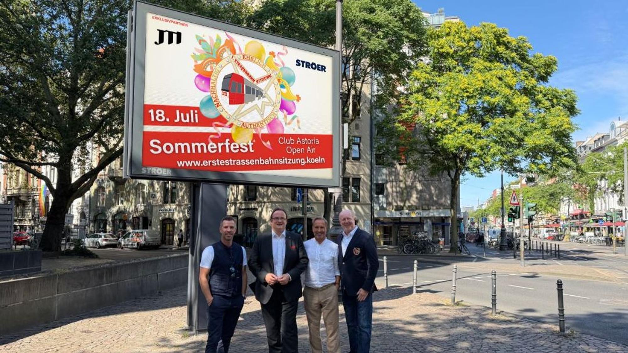 V.l.: Musiker Torben Klein, Manager und Politiker Hendrik Biergans, Hermann Meyersick von Ströer und Marcus Petry, Präsident der KG 1. Straßenbahnsitzung