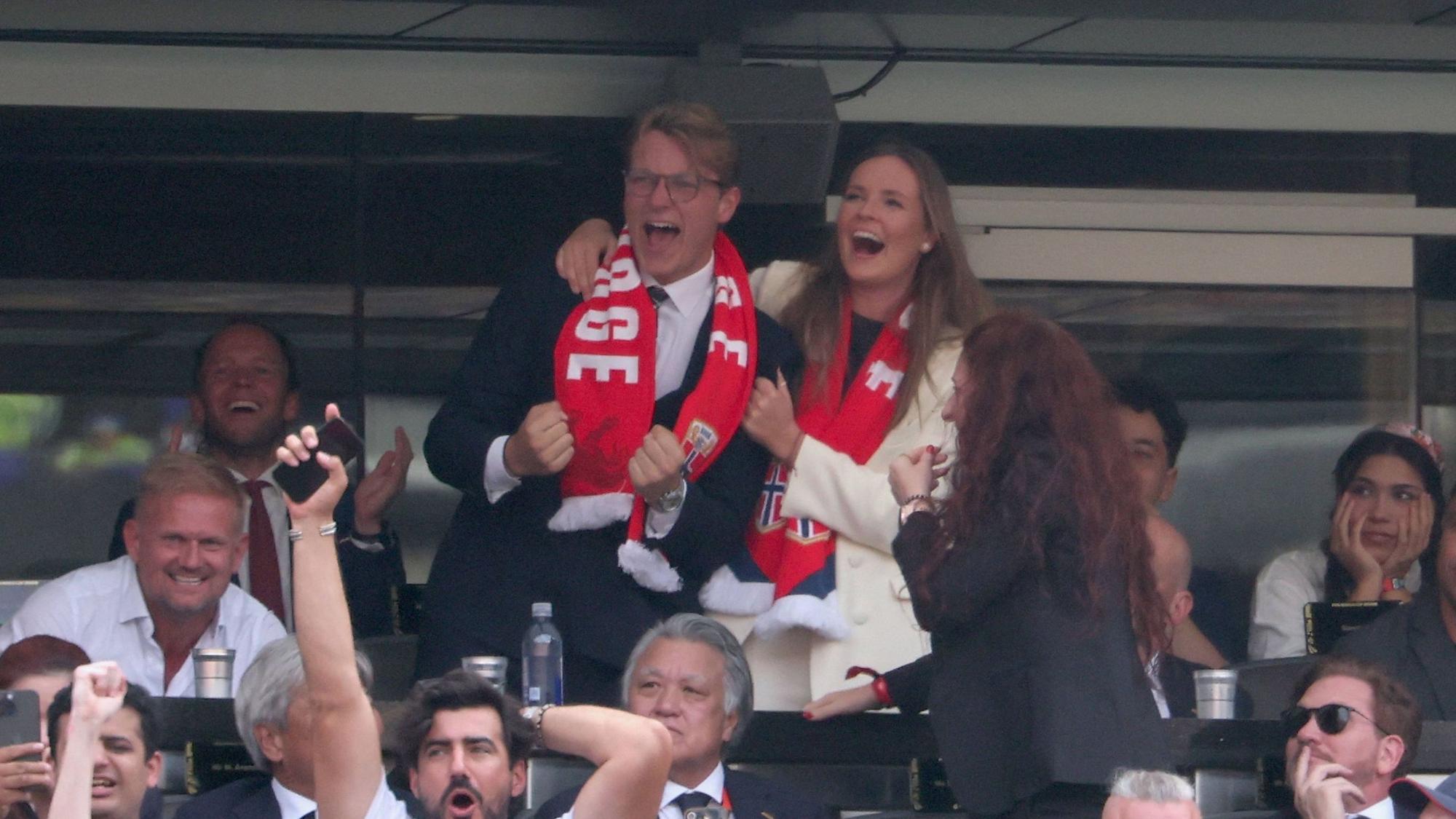 Prinzessin Ingrid Alexandra von Norwegen und ihr Bruder Prinz Sverre Magnus verfolgen am 05. Juli 2026 das WM-Achtelfinalspiel zwischen Brasilien und Norwegen im MetLife Stadium in East Rutherford, New Jersey.