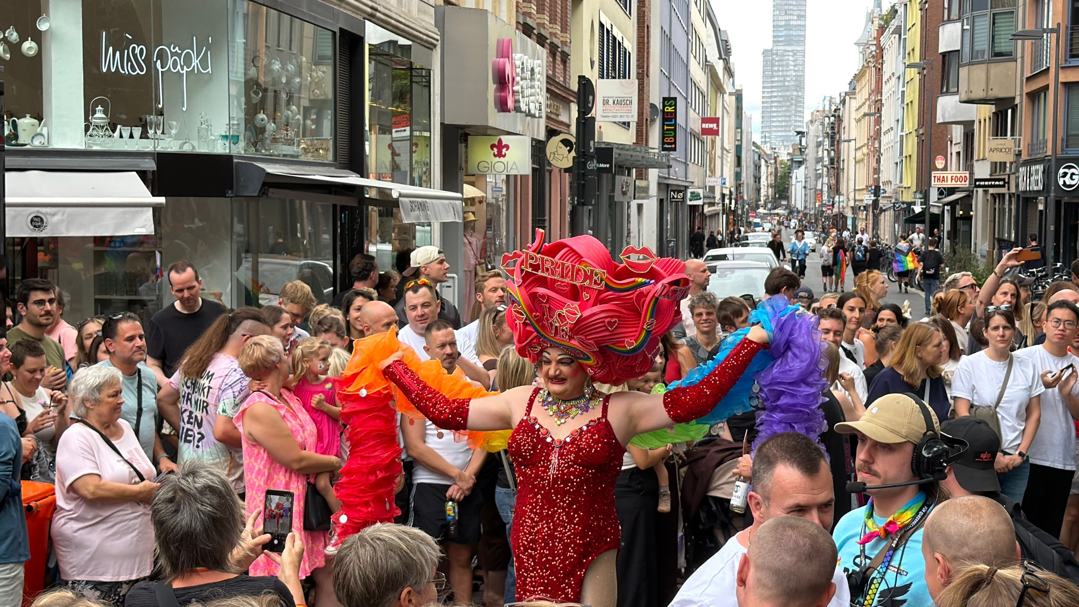 01.07.2022, Köln: ColognePride (CSD-Straßenfest) in der Schaafenstraße. Foto: CSD in Köln
