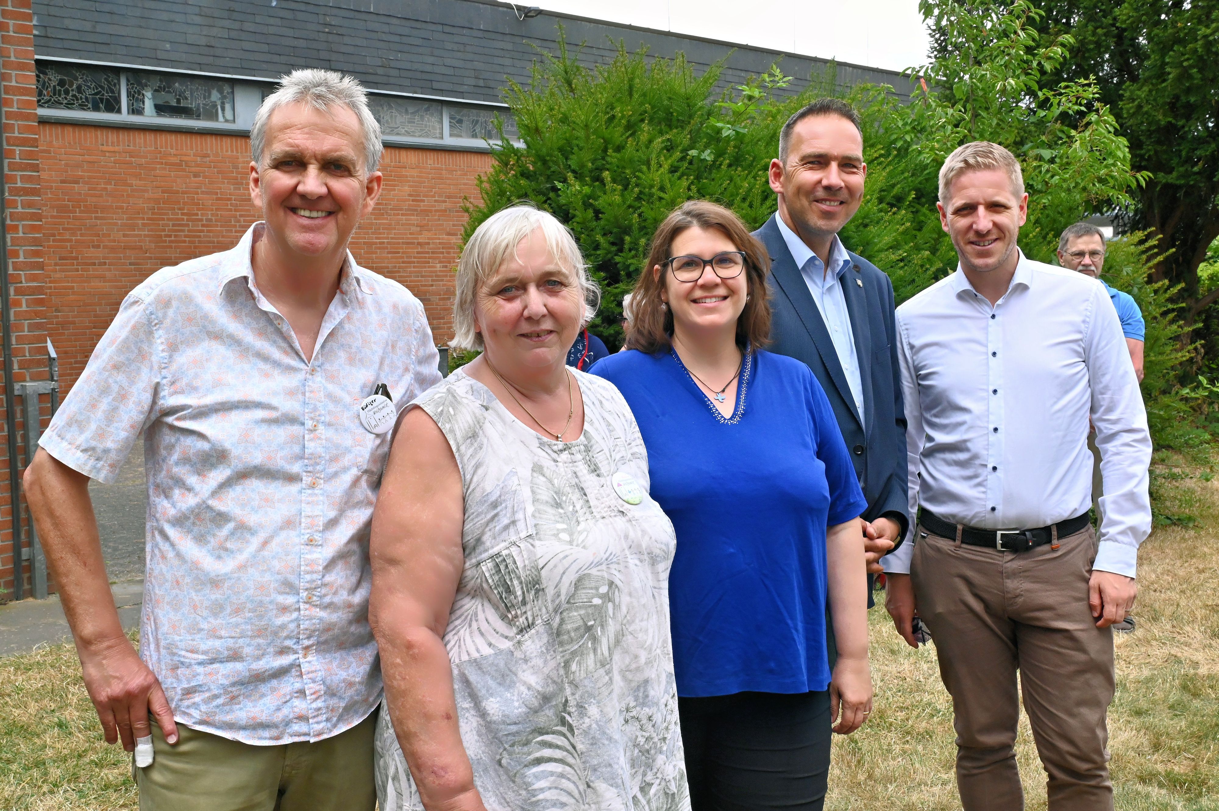 Ein Gruppenbild mit Landrat Markus Ramers, Weilerswists Bürgermeister Dino Steuer und Pfarrerin Judith Weichsel, Karin Becker und Rüdiger Tontsch.