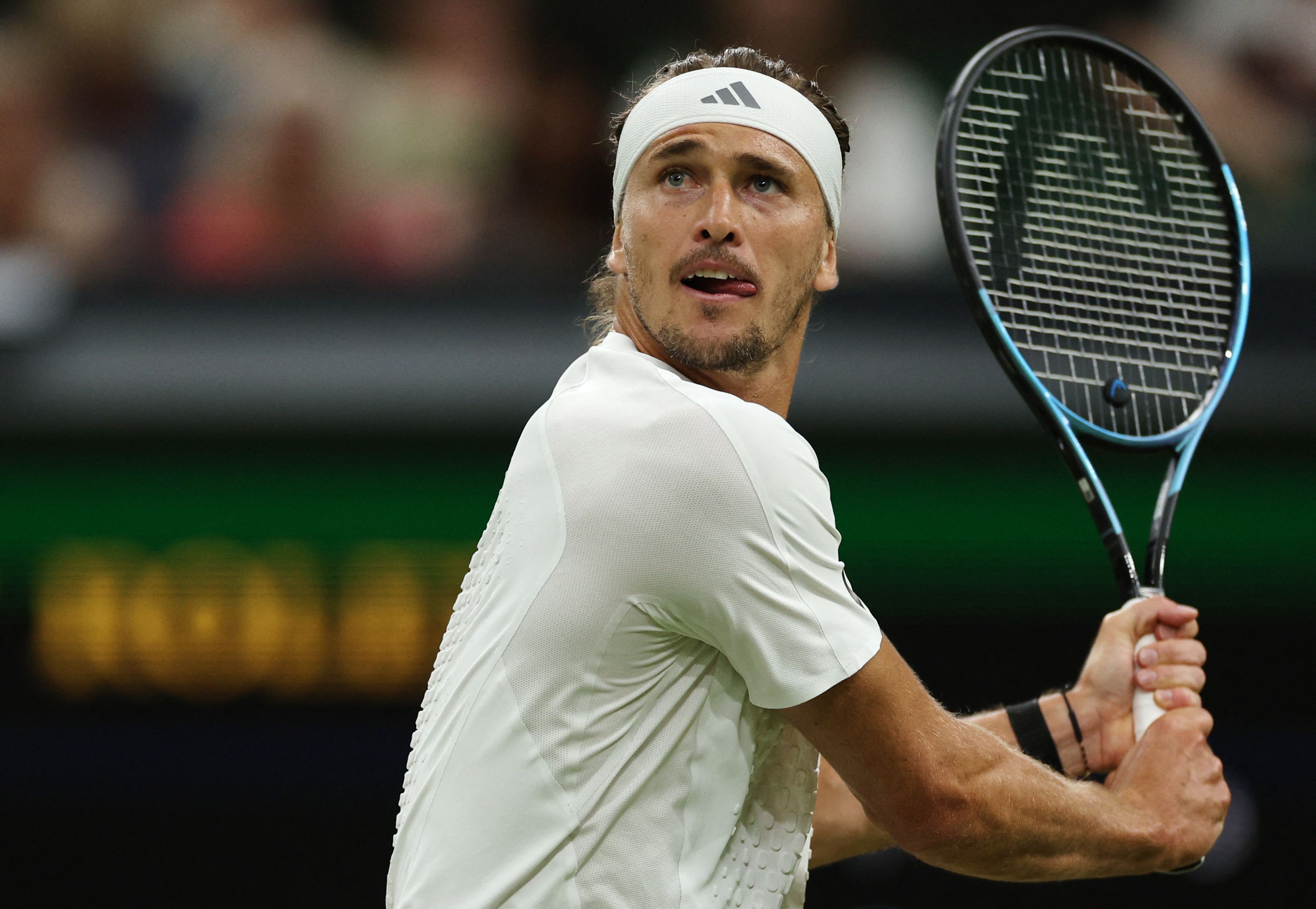 Alexander Zverev schlägt eine Rückhand.