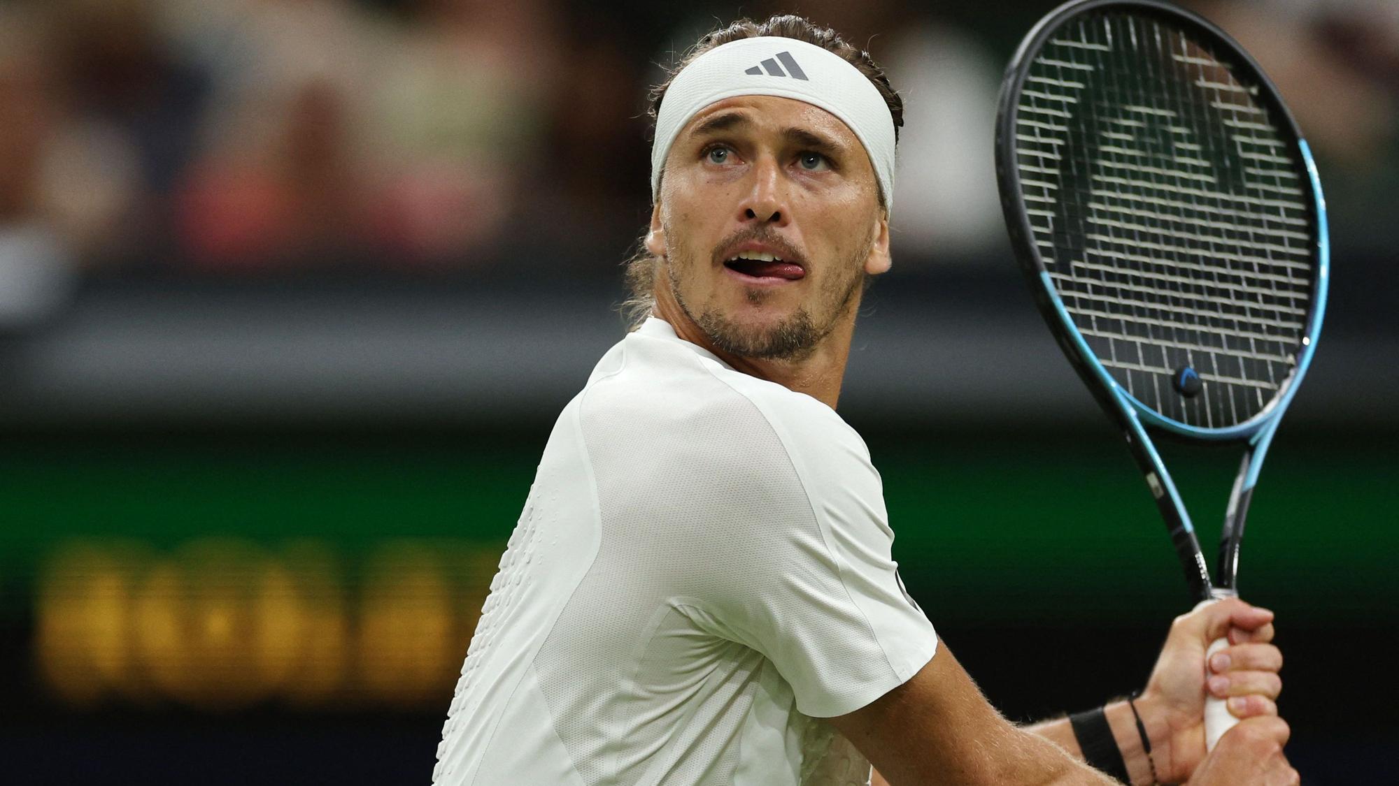 Alexander Zverev schlägt eine Rückhand.
