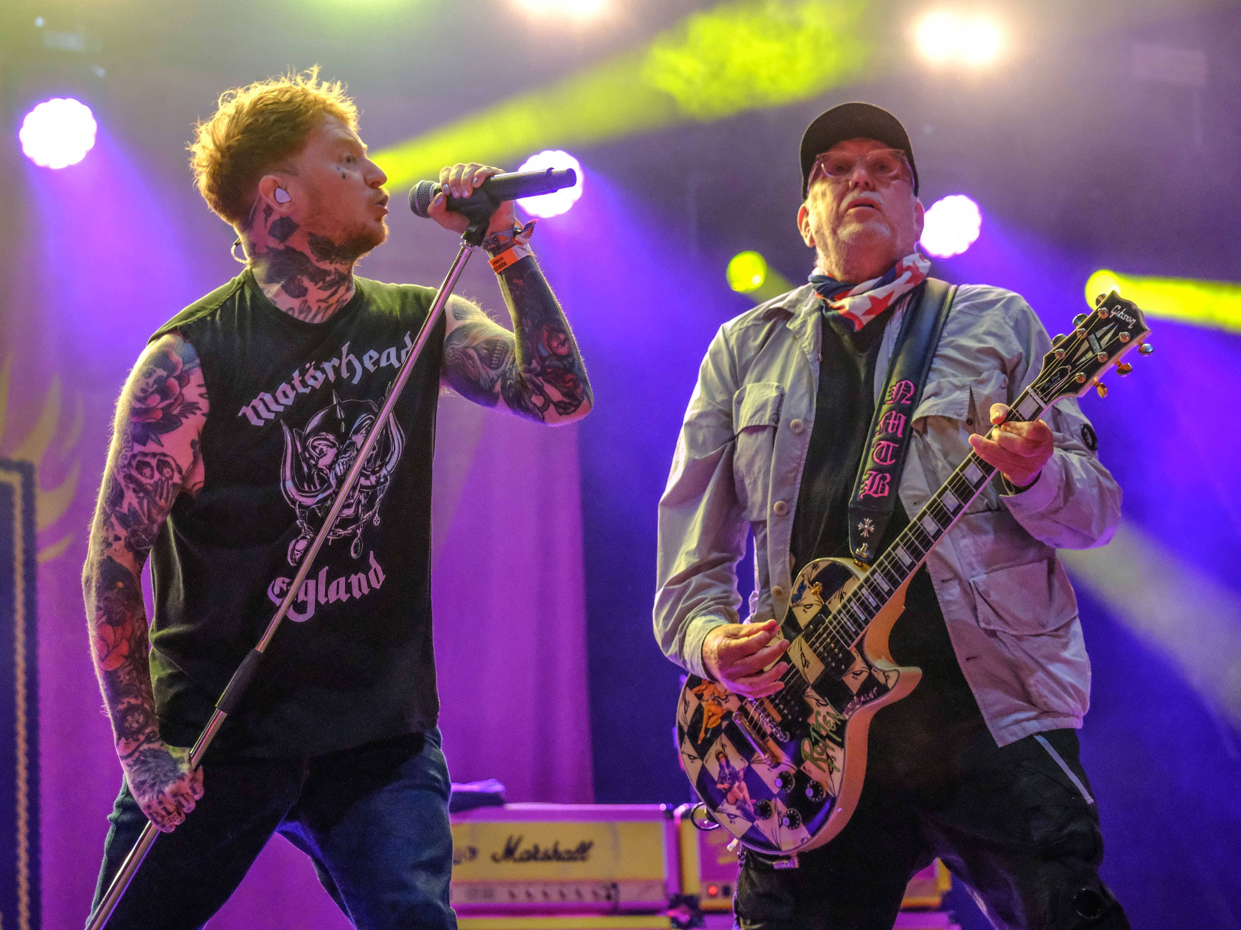 Sex Pistols feat. Frank Carter. Beautiful Days Festival. Escot House, Ottery St Mary, Devon, Großbritannien, 16.08.2025. B5776. Die Sex Pistols mit Frank Carter auf der Hauptbühne beim Beautiful Days Festival 2025. Die Sex Pistols bestehen aus Paul Cook, Steve Jones und Glen Matlock.