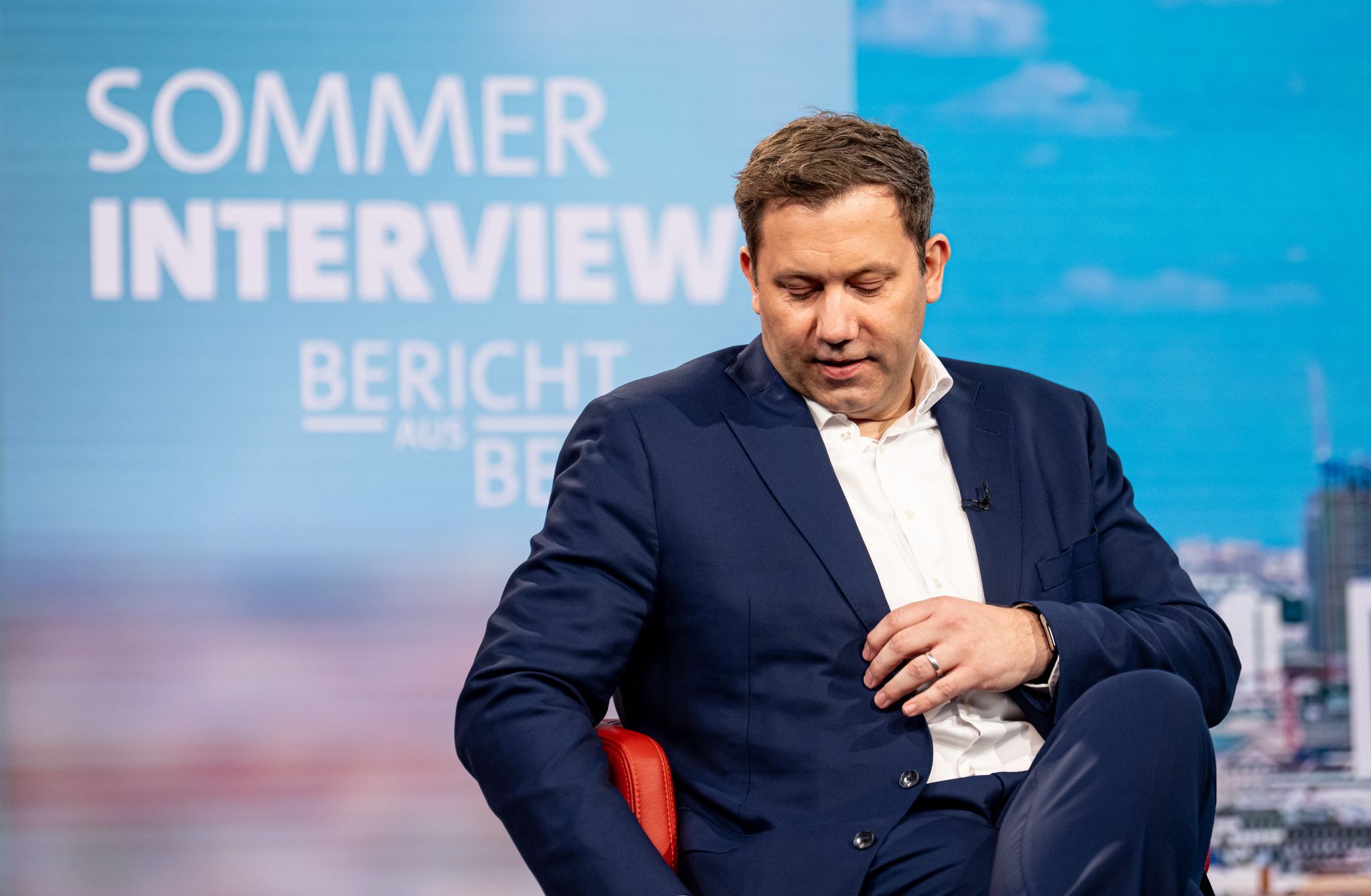 Finanzminister Klingbeil sagt: Milliardenlücke würden geschlossen.