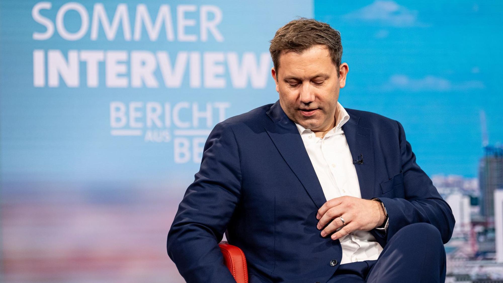 Finanzminister Klingbeil sagt: Milliardenlücke würden geschlossen.