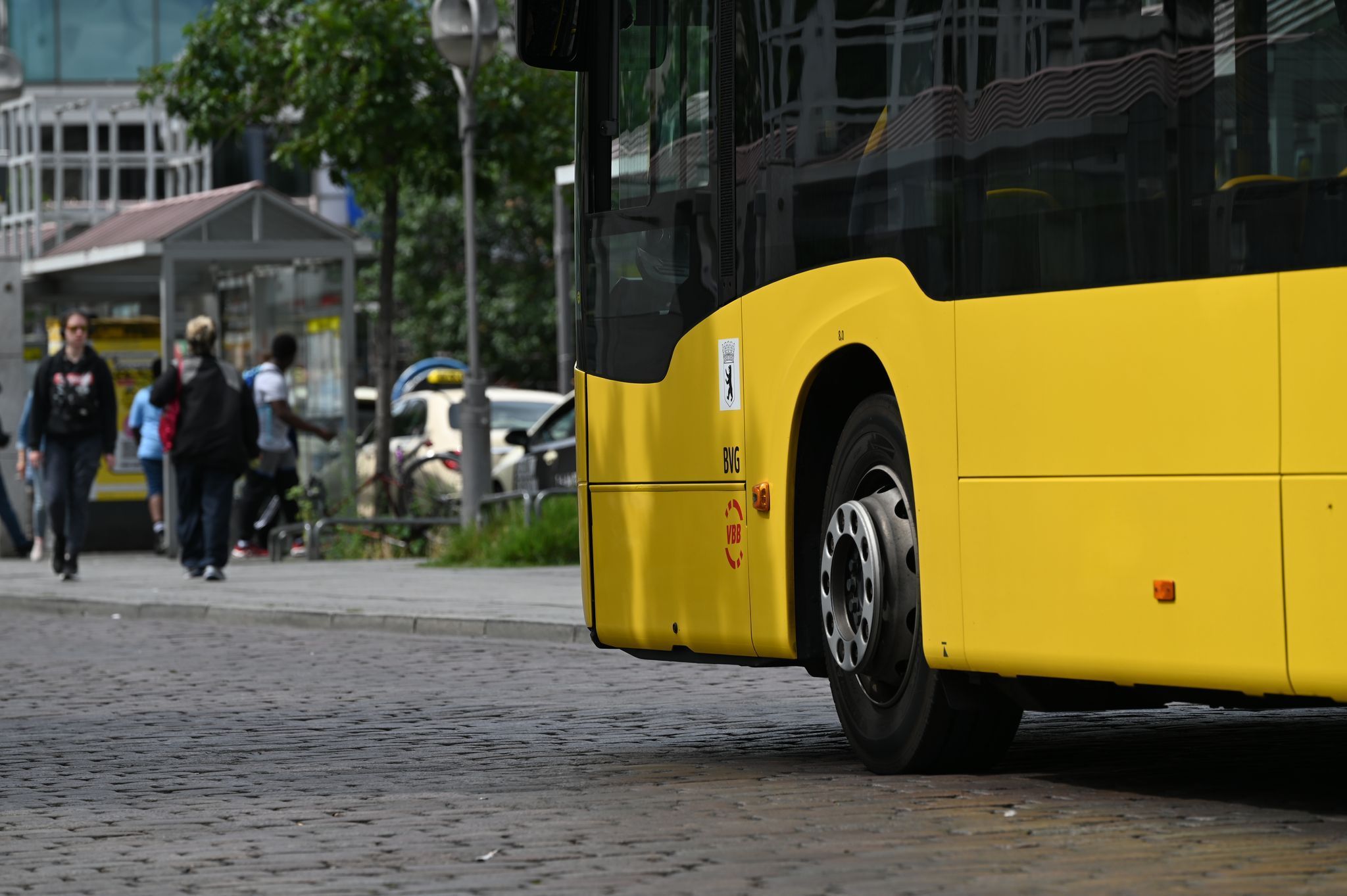 Die BVG in Berlin fährt weiter mit einem reduzierten Bus-Angebot. (Archivbild)