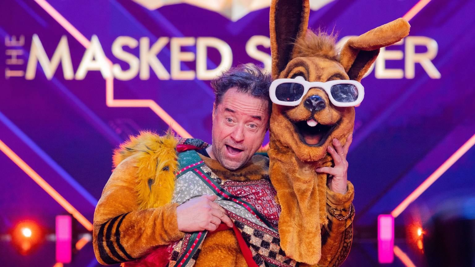 Jan Josef Liefers, Schauspieler, steht als Figur „Das Känguru“ in der ProSieben-Show „The Masked Singer“ auf der Bühne.