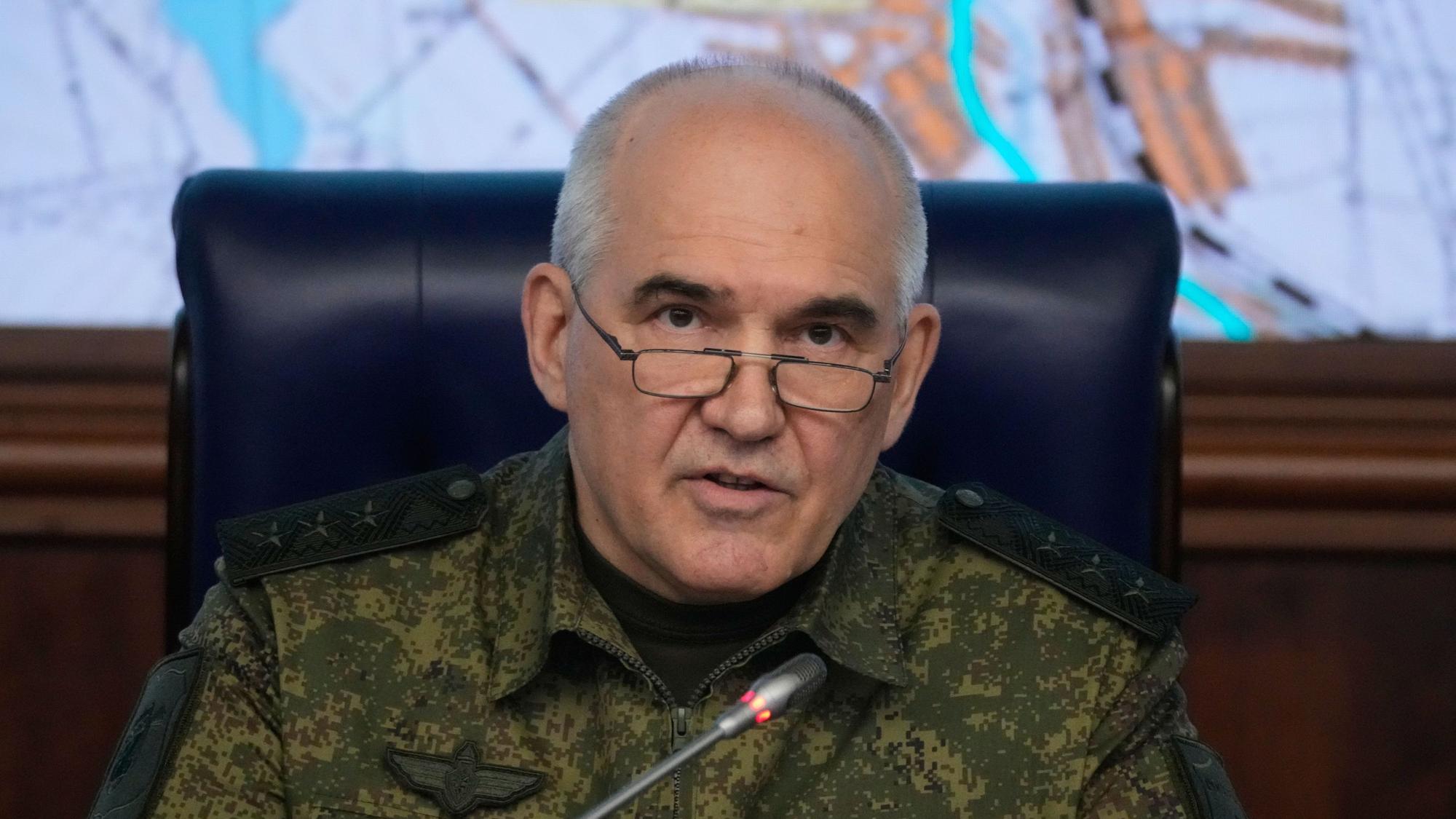 Der erste Stellvertreter des Generalstabschefs der russischen Streitkräfte, Generalleutnant Sergej Rudskoj, hält in Moskau eine Pressekonferenz ab. (Archivbild)