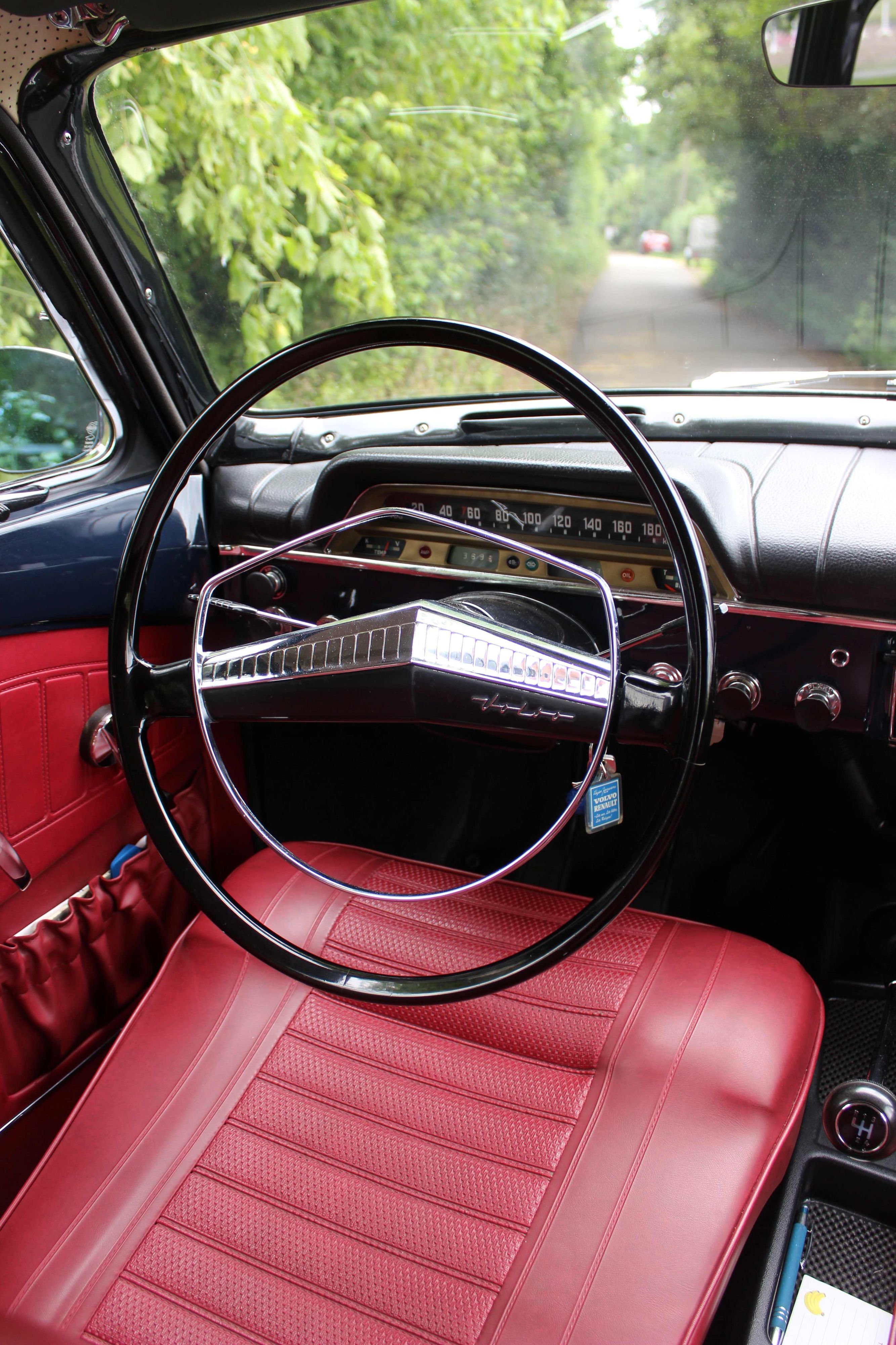 Lenkrad und Fahrersitz im Volvo P 121 von Tobias Ernst