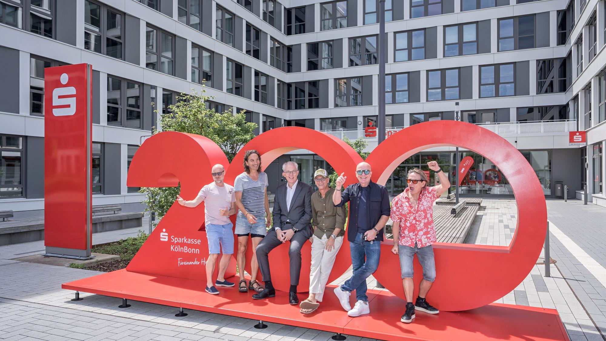 Brings zusammen mit Ulrich Voigt von der Sparkasse.