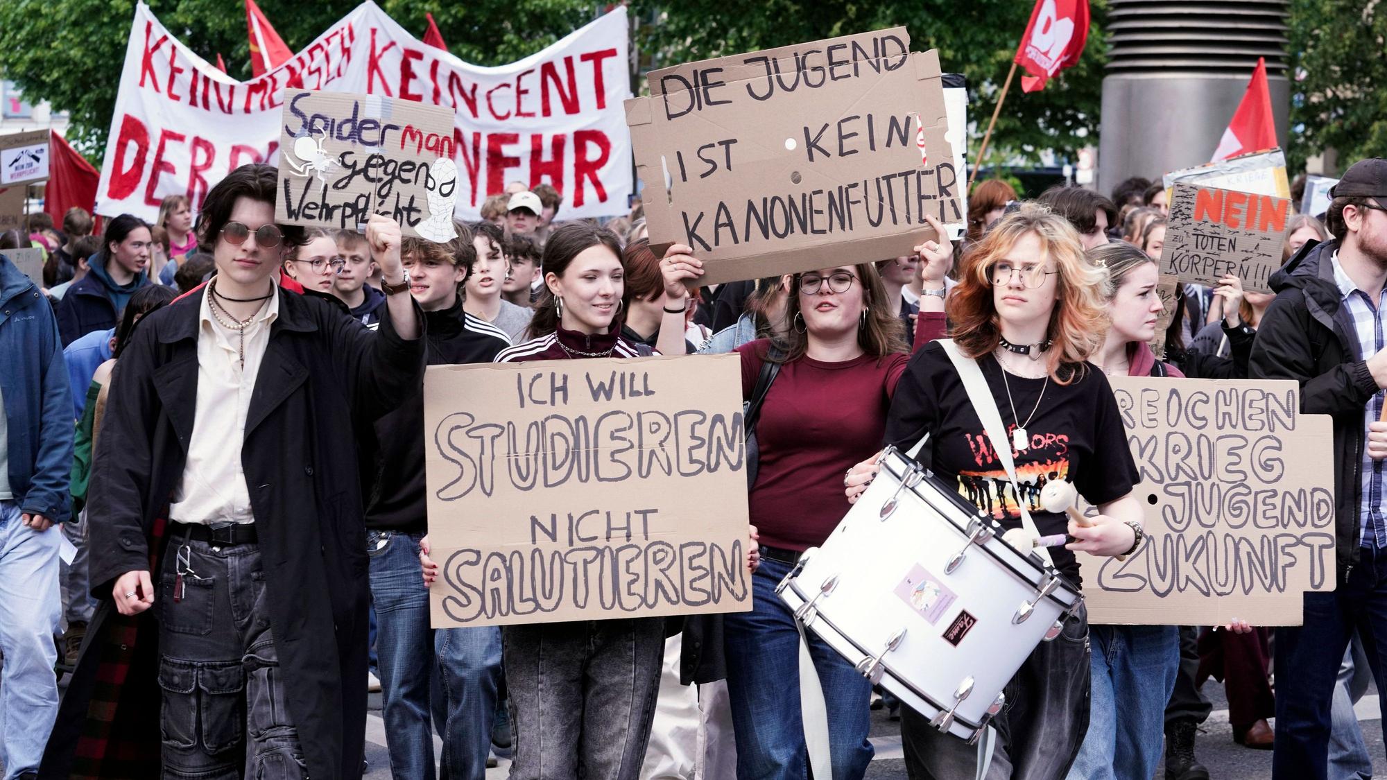 Schulstreik gegen Wehrpflicht im Mai in Dortmund